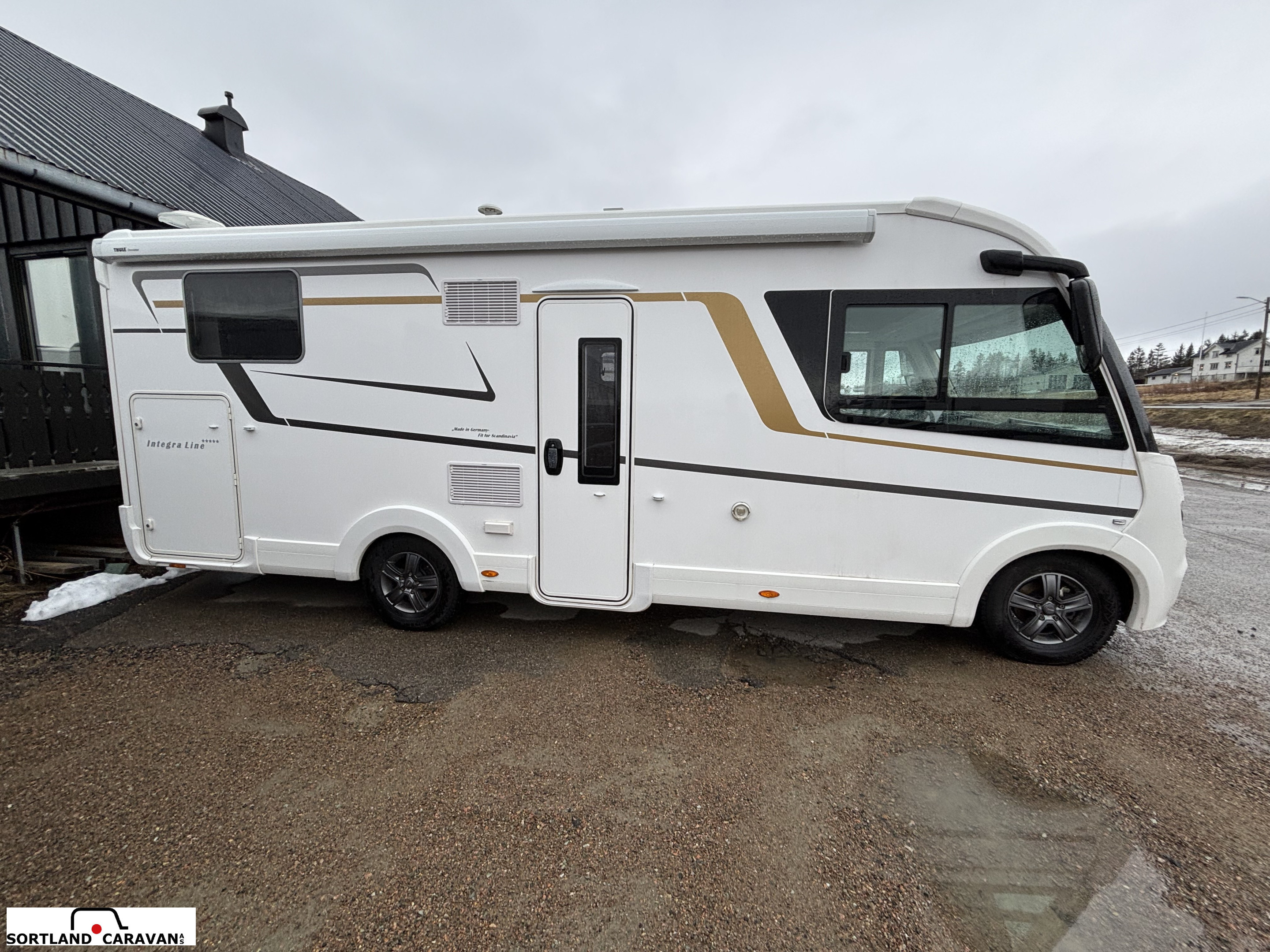 Eura Mobil IL 720 QF m/ hydrauliske støtteben - Eura Mobil