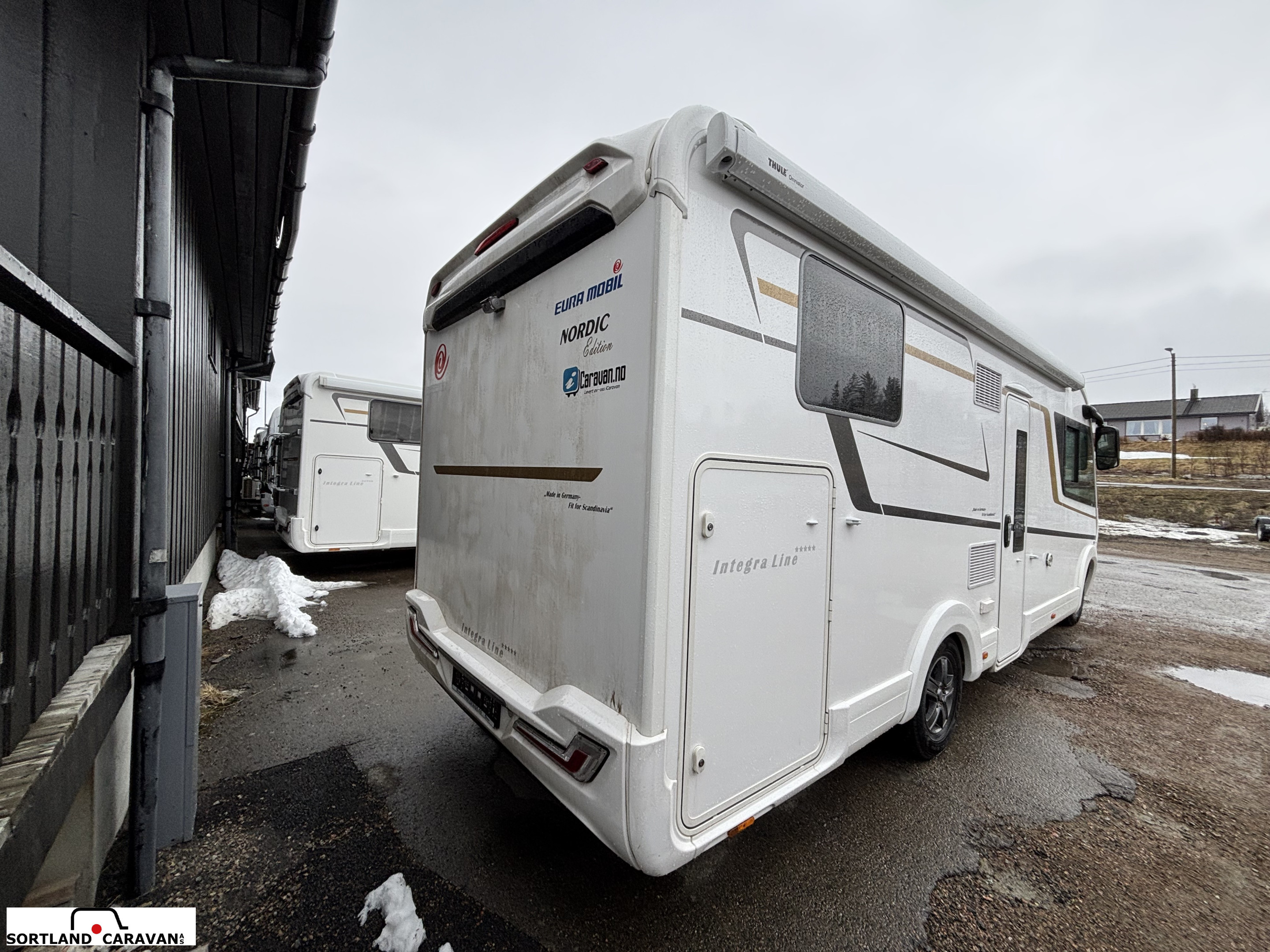 Eura Mobil IL 720 QF m/ hydrauliske støtteben - Eura Mobil