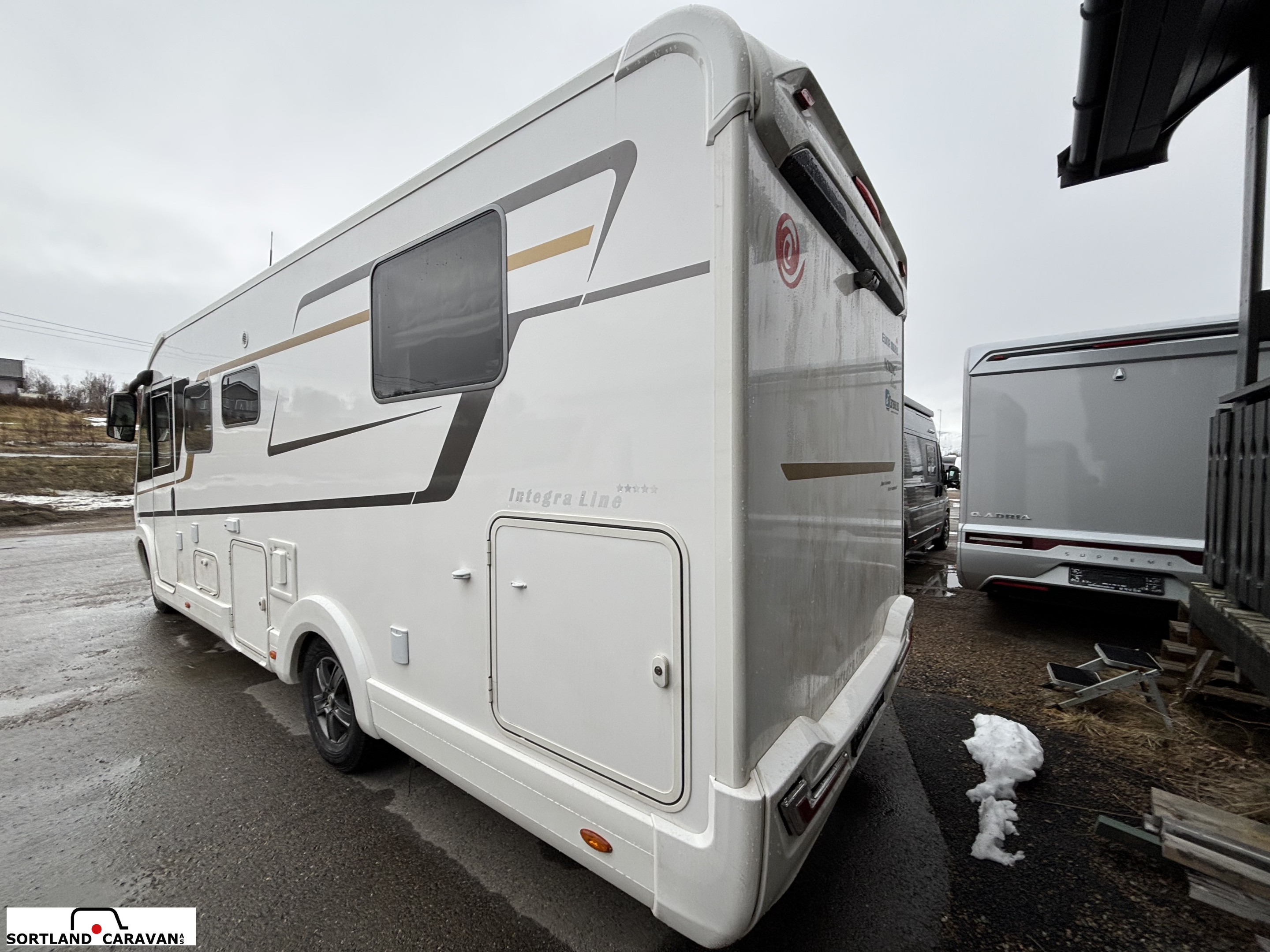 Eura Mobil IL 720 QF m/ hydrauliske støtteben - Eura Mobil
