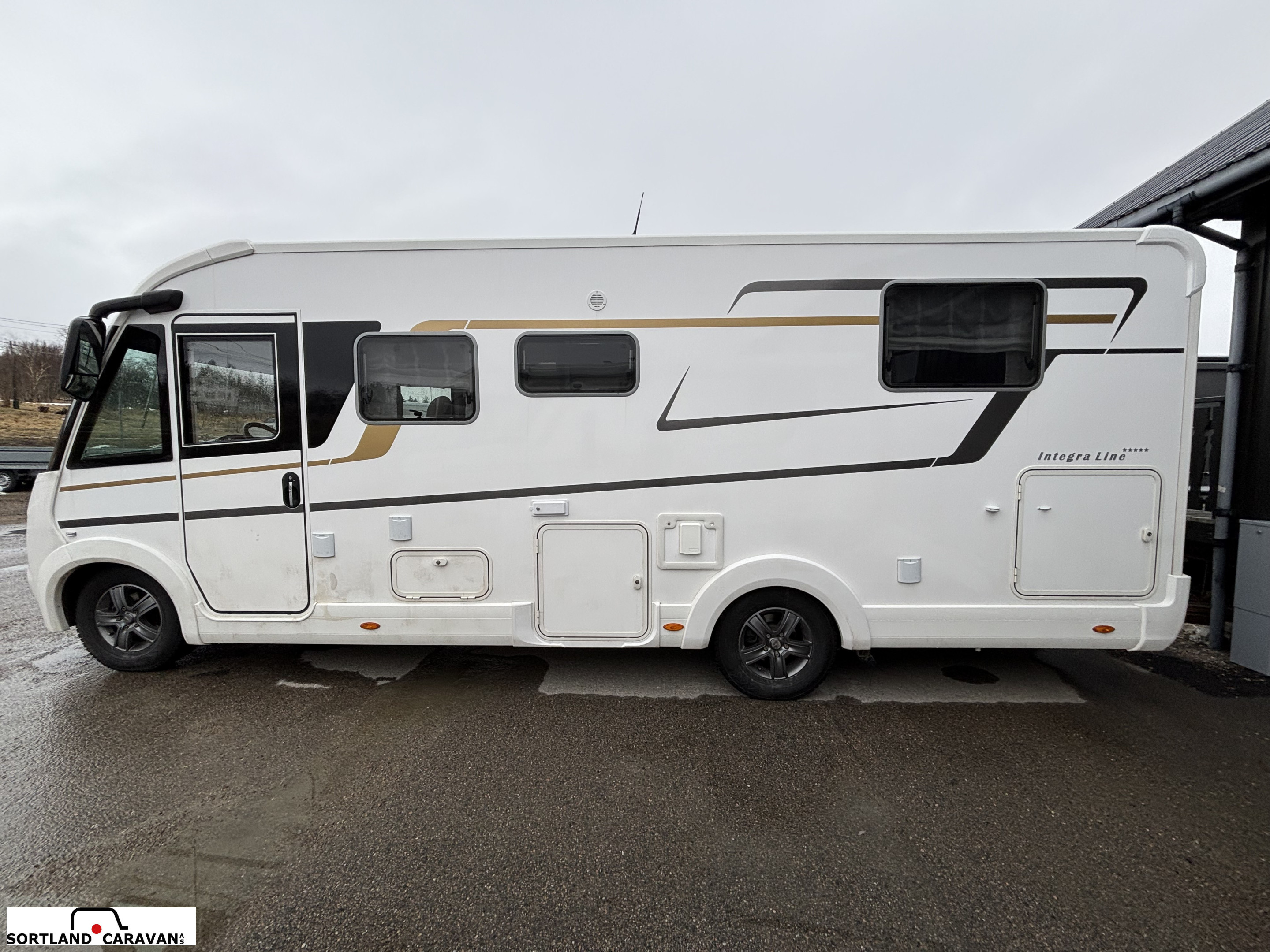 Eura Mobil IL 720 QF m/ hydrauliske støtteben - Eura Mobil