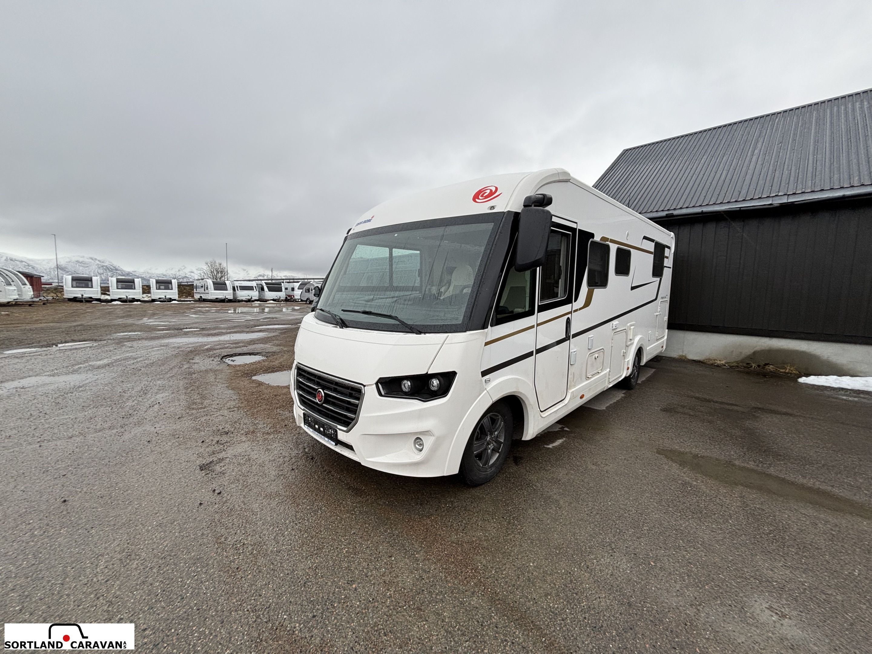 Eura Mobil IL 720 QF m/ hydrauliske støtteben - Eura Mobil