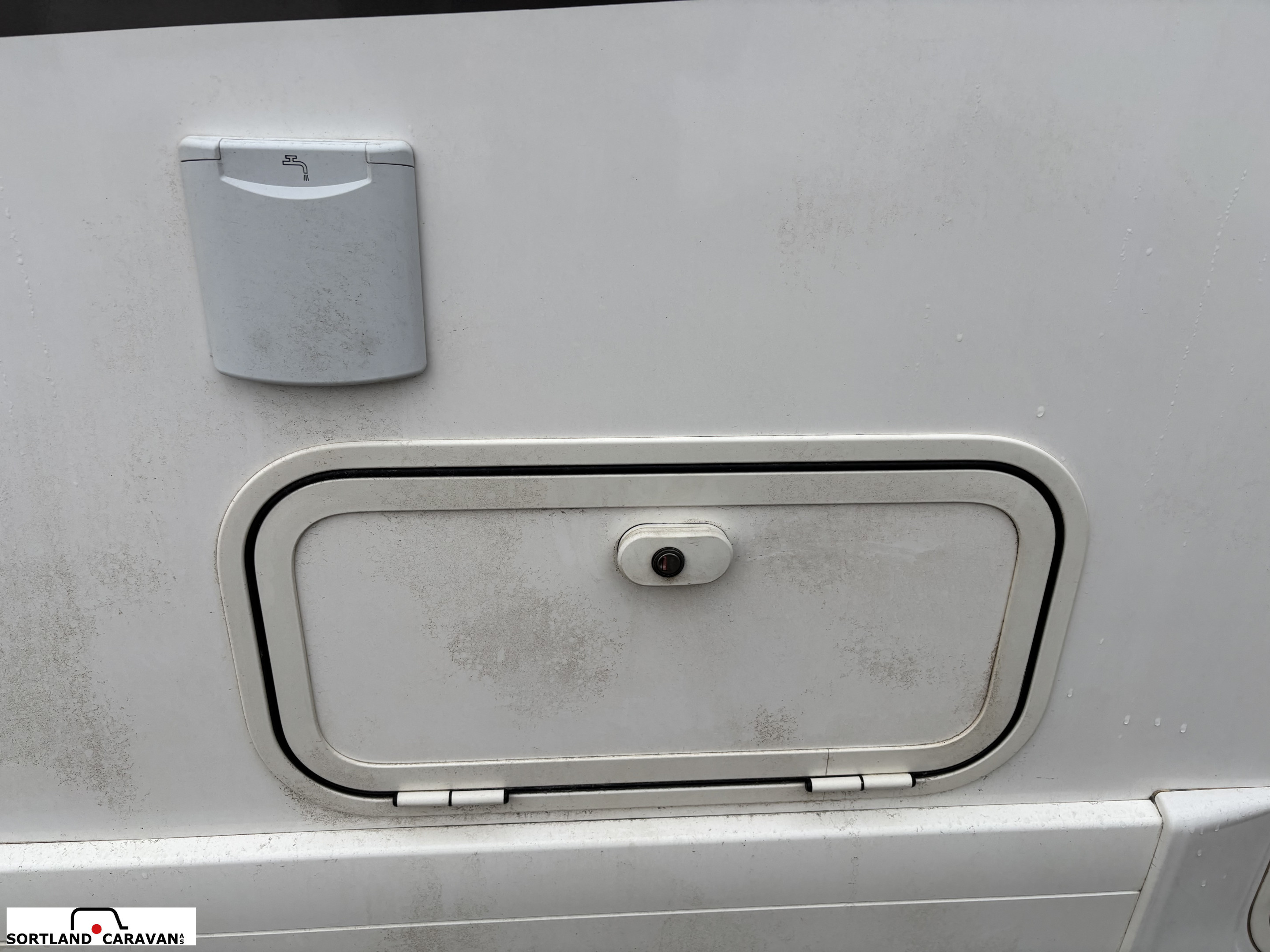 Eura Mobil IL 720 QF m/ hydrauliske støtteben - Eura Mobil