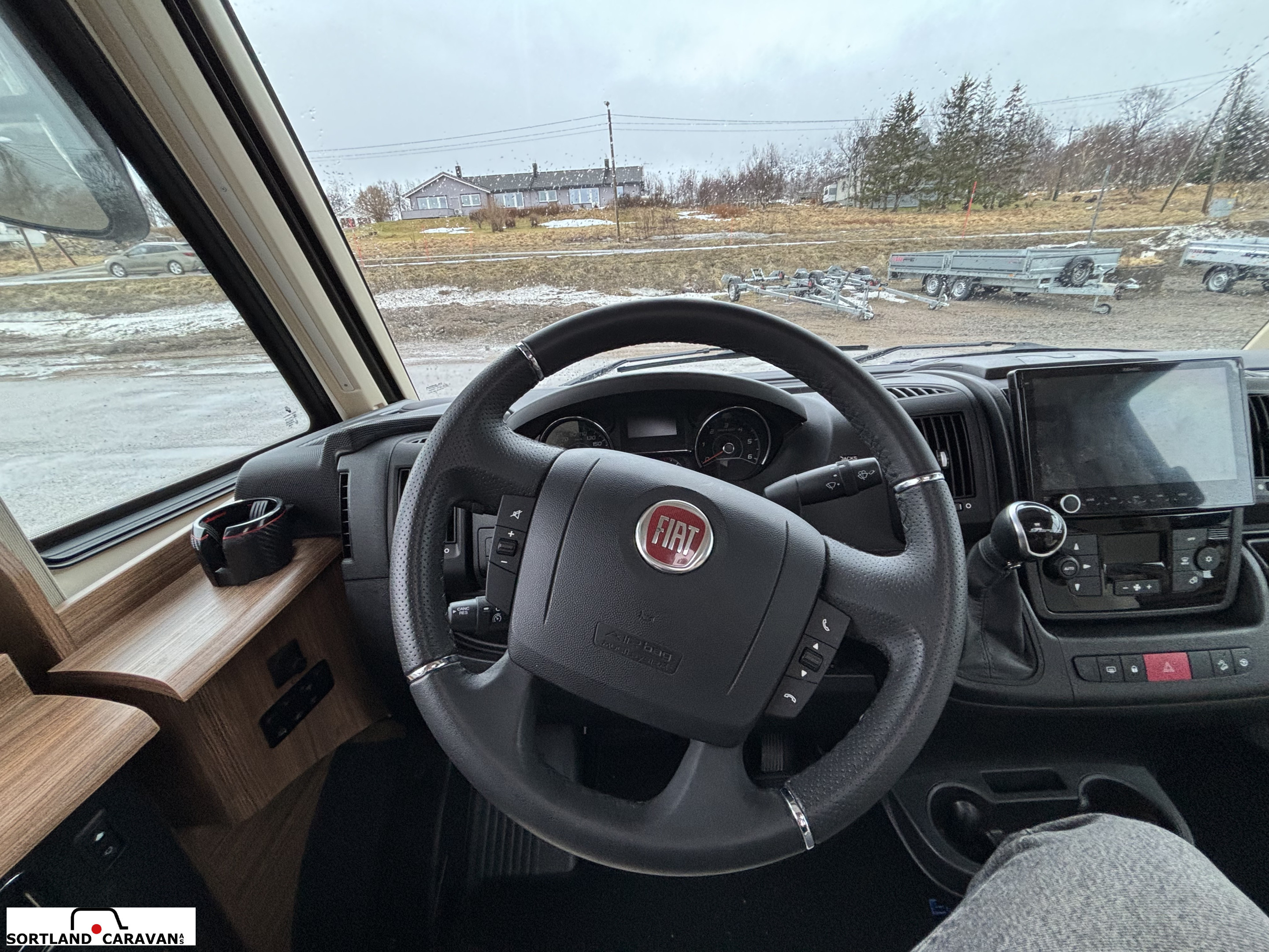 Eura Mobil IL 720 QF m/ hydrauliske støtteben - Eura Mobil