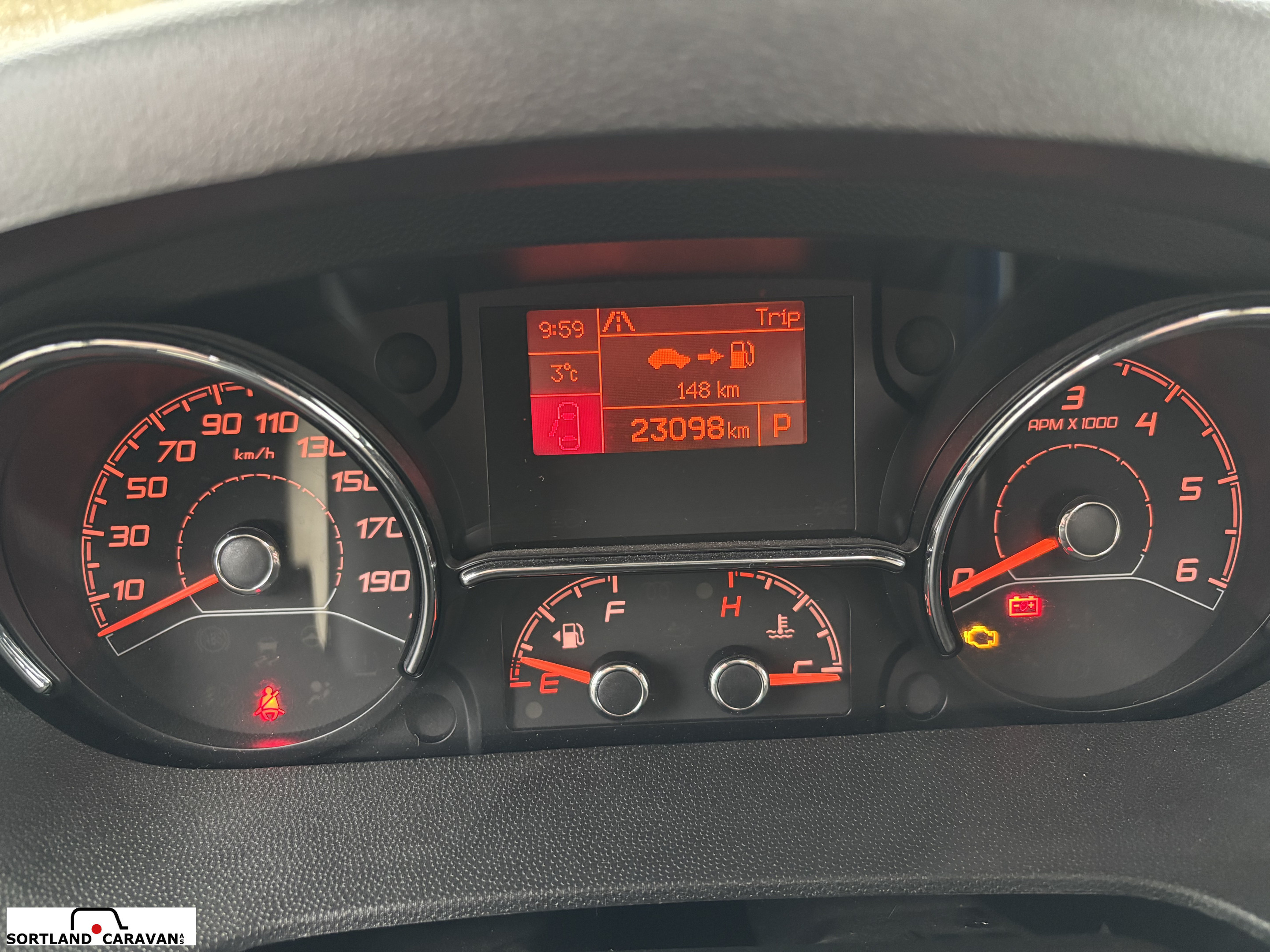 Eura Mobil IL 720 QF m/ hydrauliske støtteben - Eura Mobil