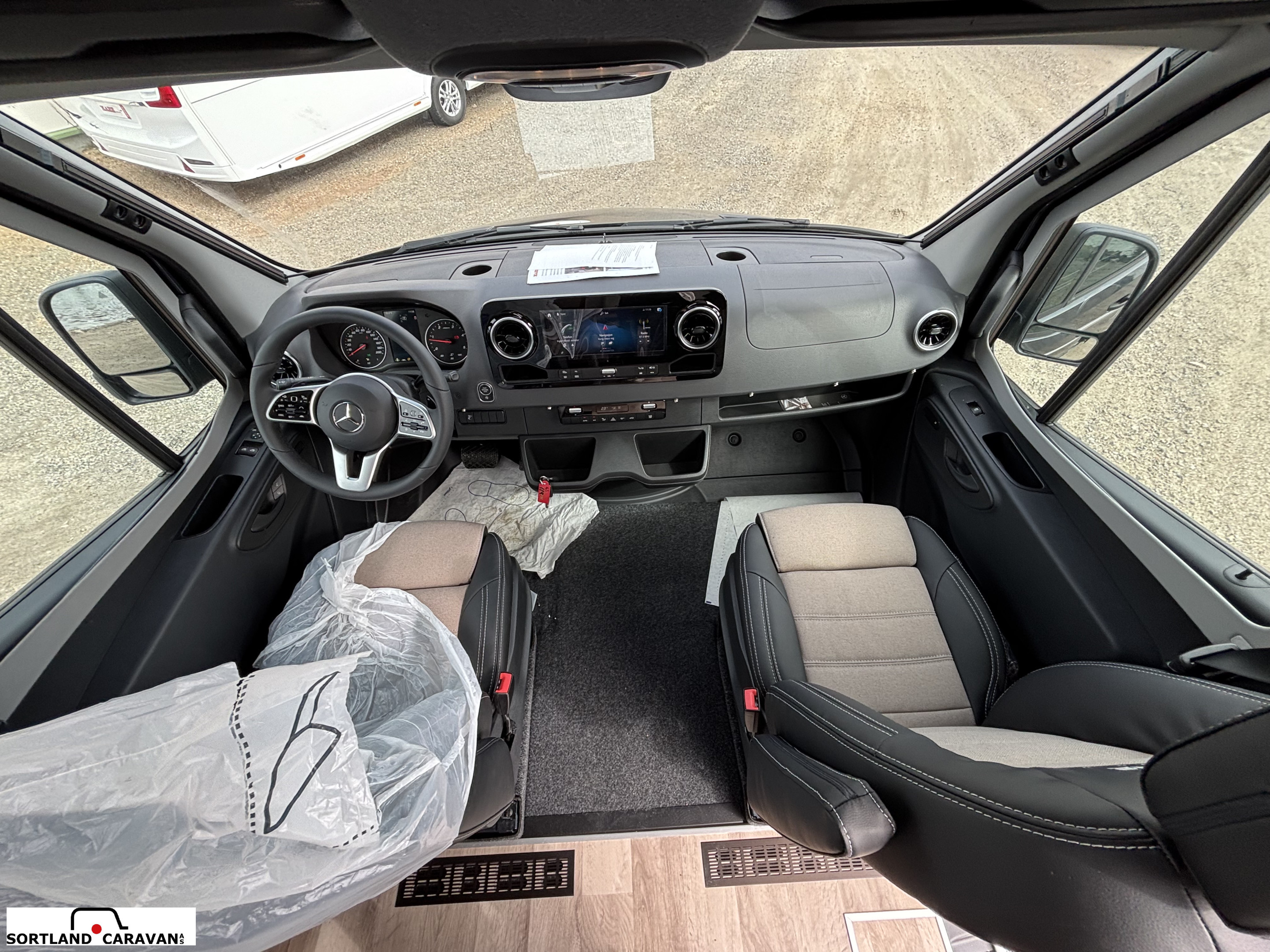 KABE Travel master Van V690 - KABE