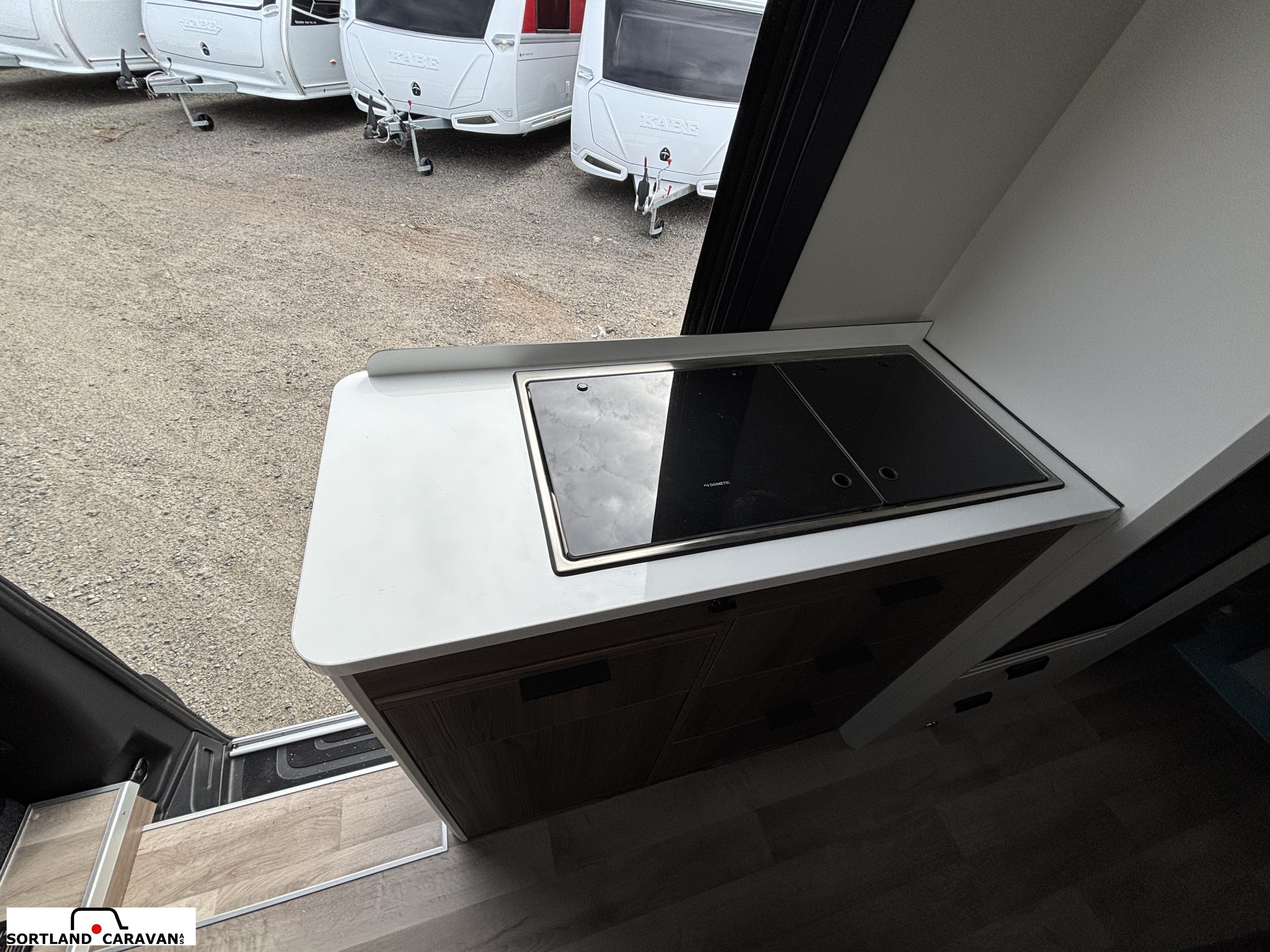 KABE Travel master Van V690 - KABE