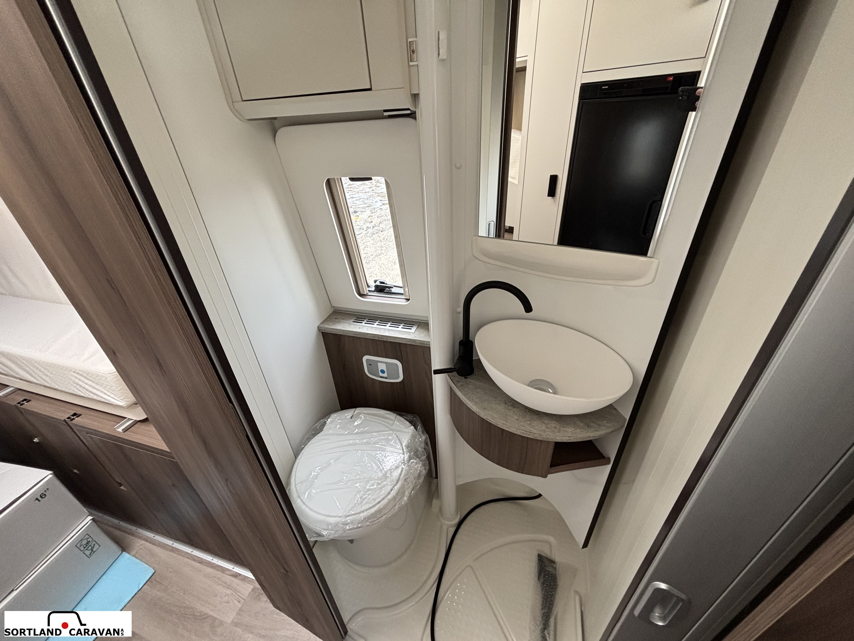 KABE Travel master Van V690 - KABE