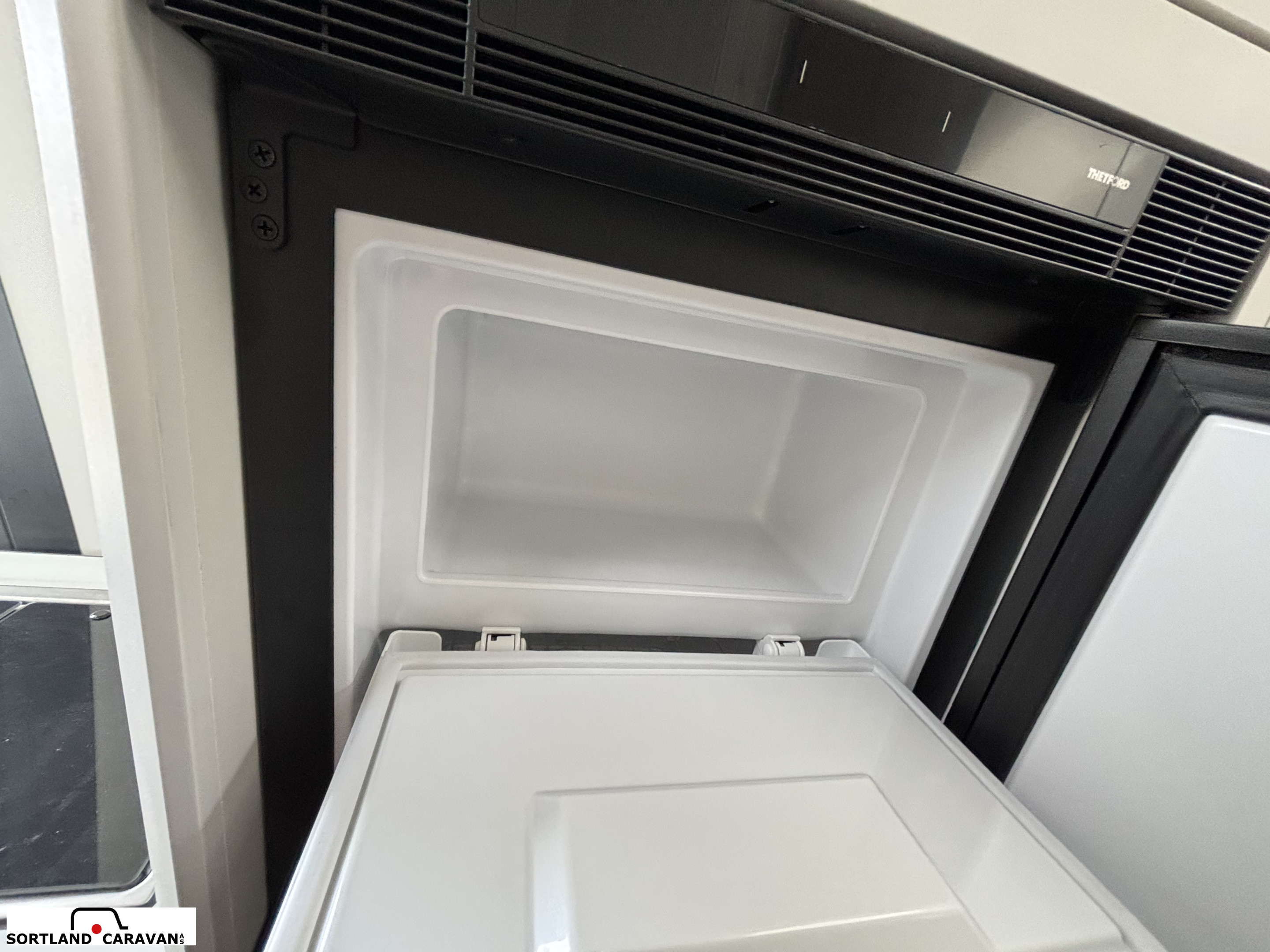 KABE Travel master Van V690 - KABE