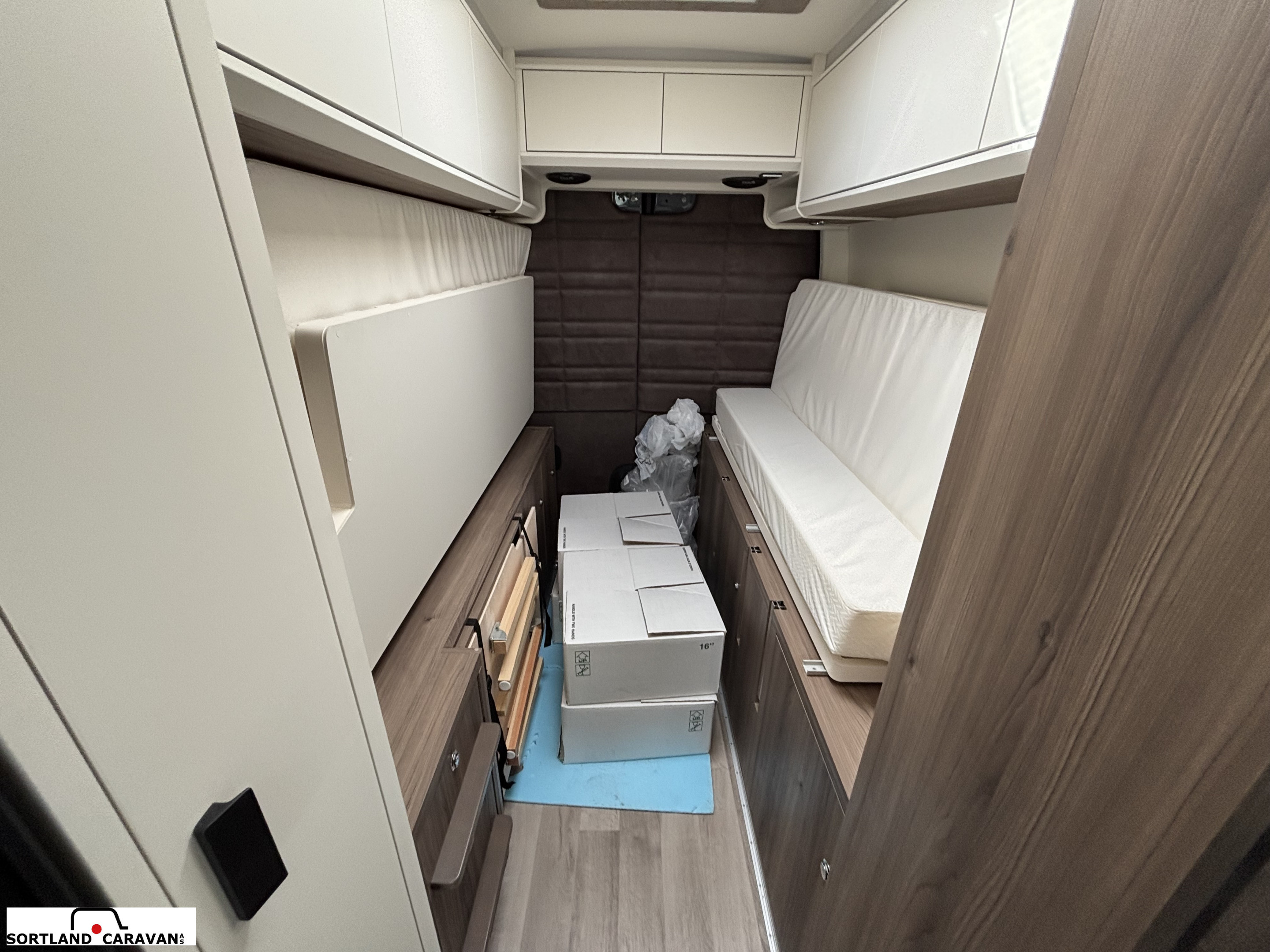 KABE Travel master Van V690 - KABE