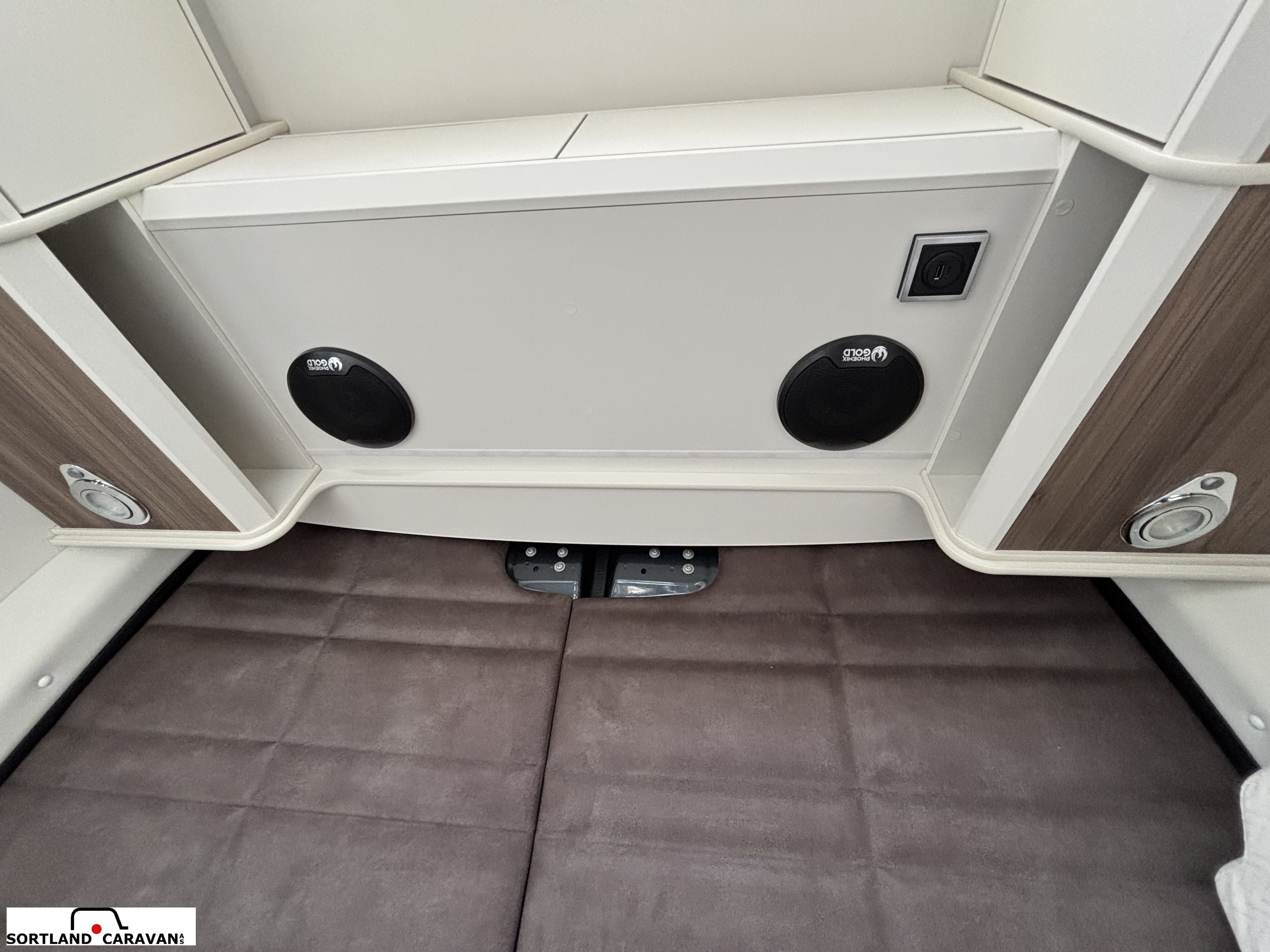 KABE Travel master Van V690 - KABE