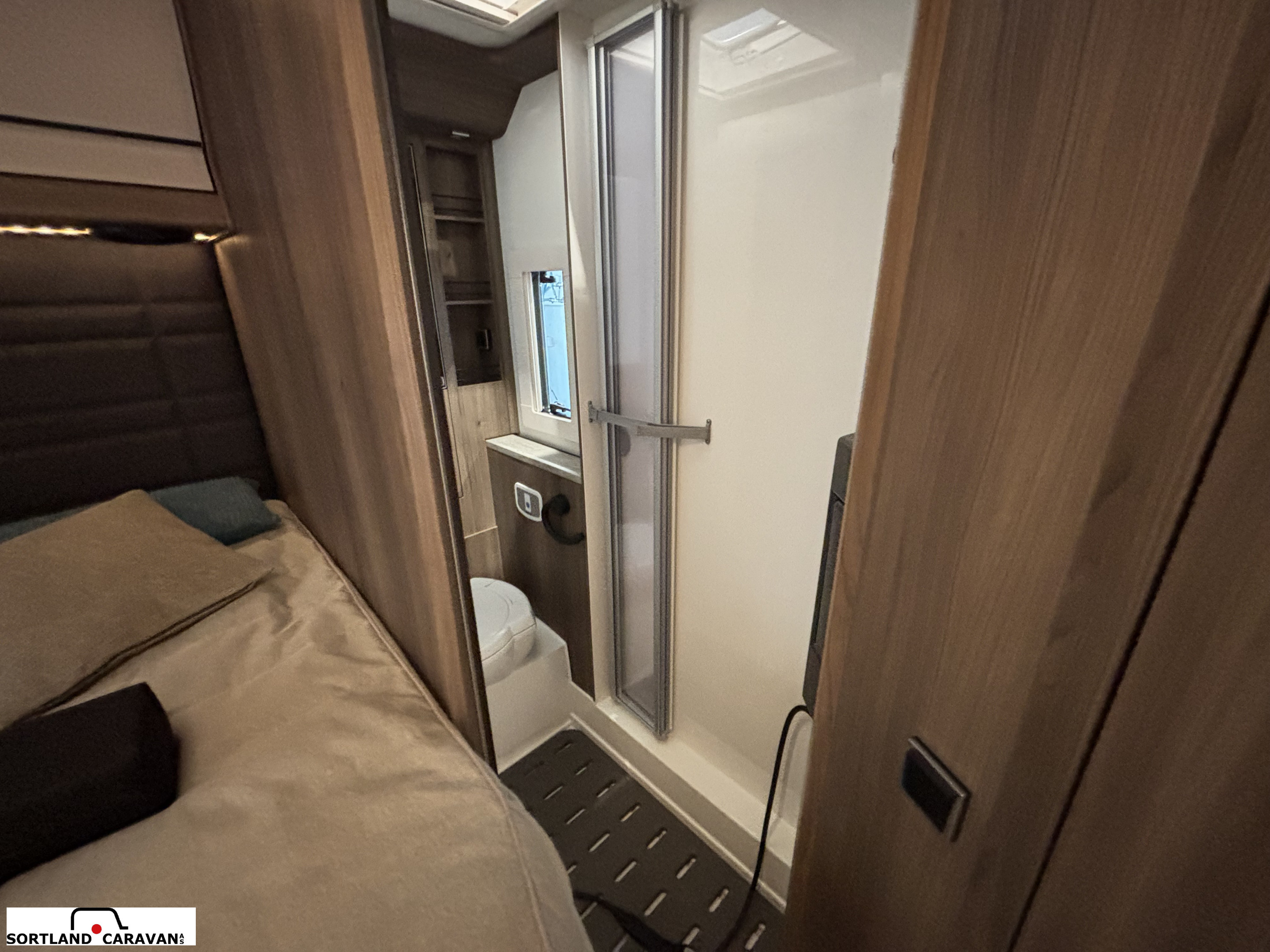 KABE COMPACT N720 LXL (Royal) - KABE