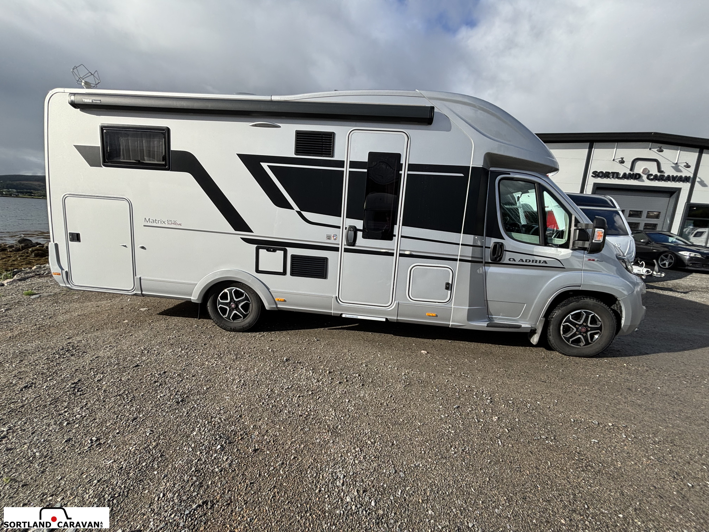 Adria matrix 670 sc m/hydrauliske støtteben - Adria