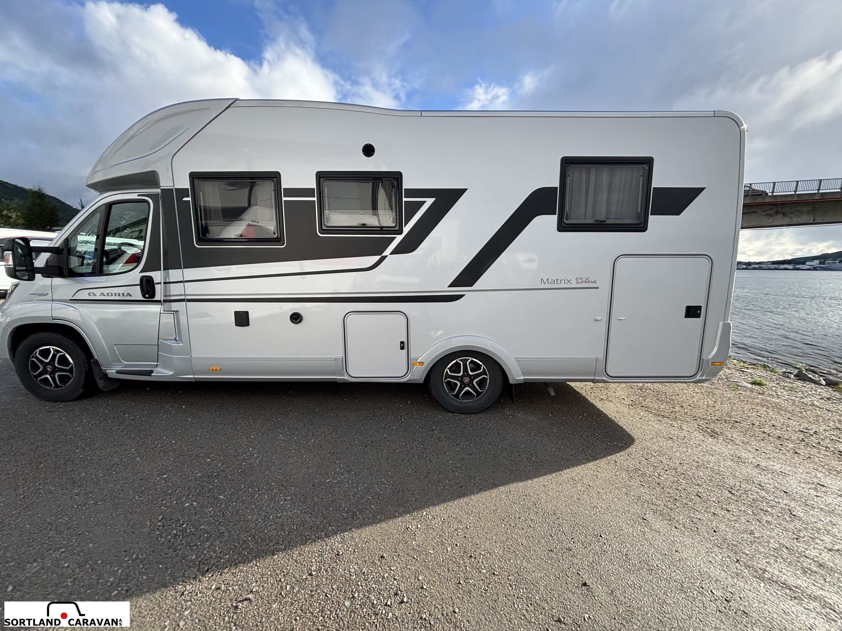 Adria matrix 670 sc m/hydrauliske støtteben - Adria