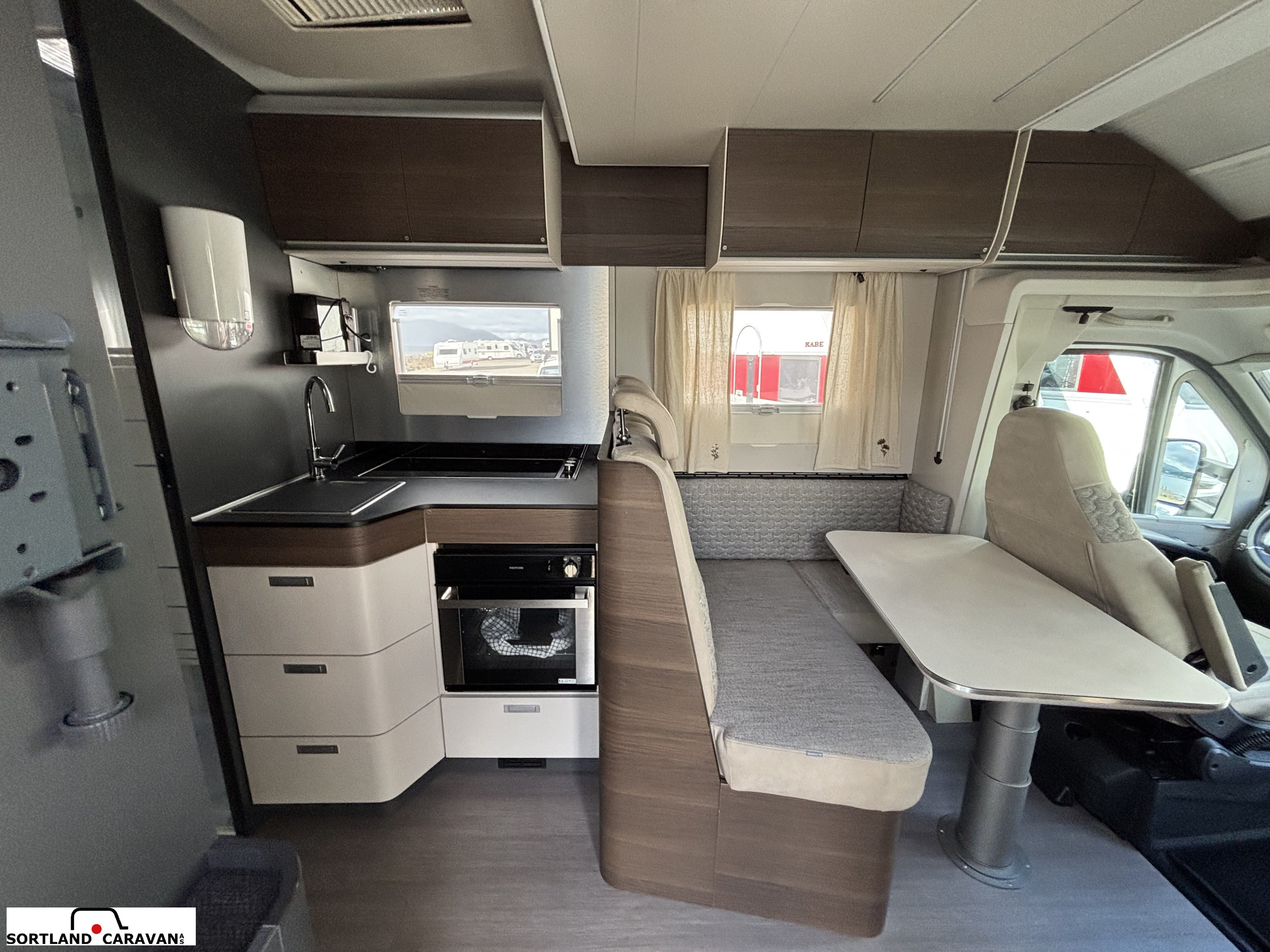 Adria matrix 670 sc m/hydrauliske støtteben - Adria