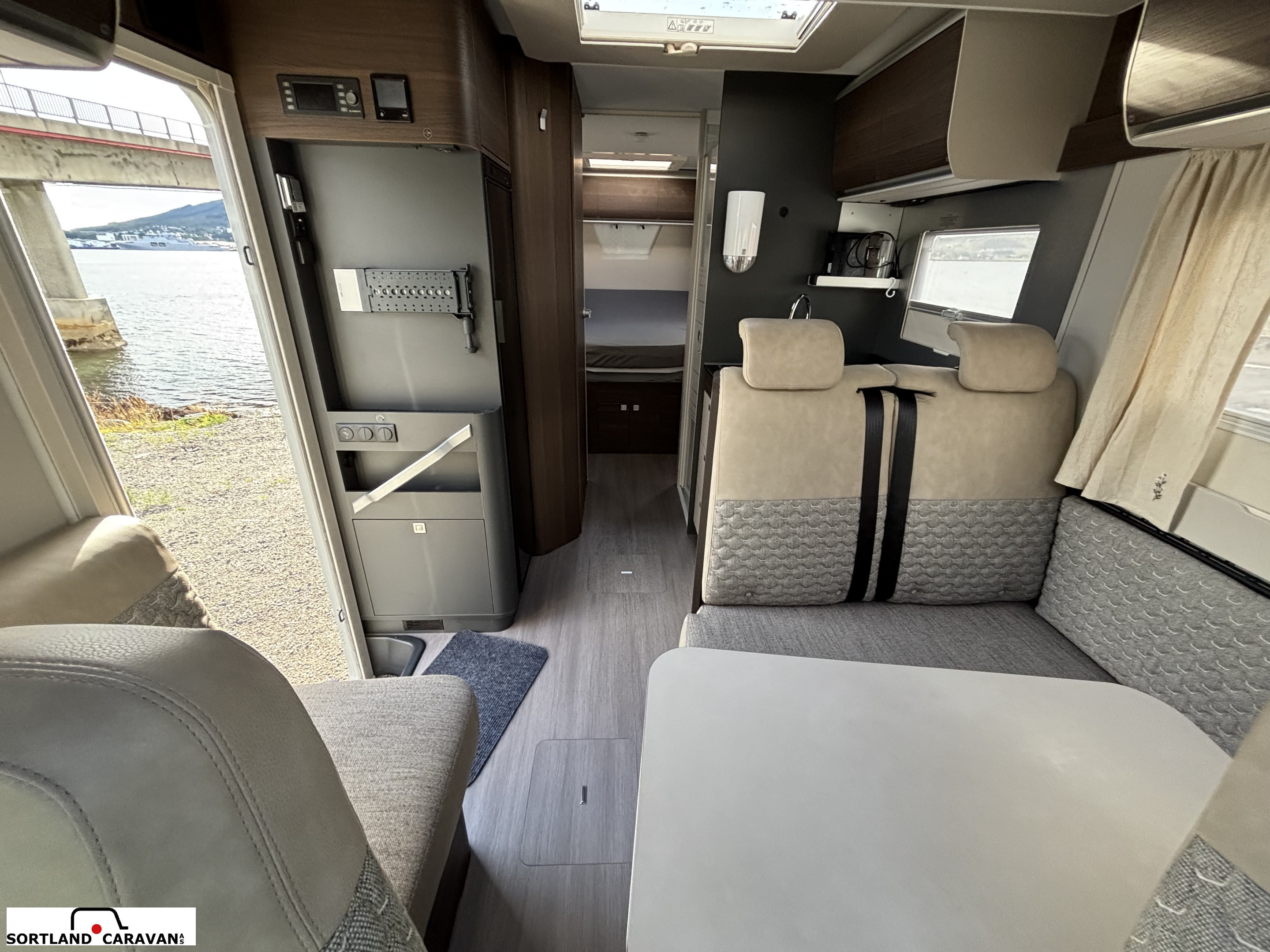 Adria matrix 670 sc m/hydrauliske støtteben - Adria