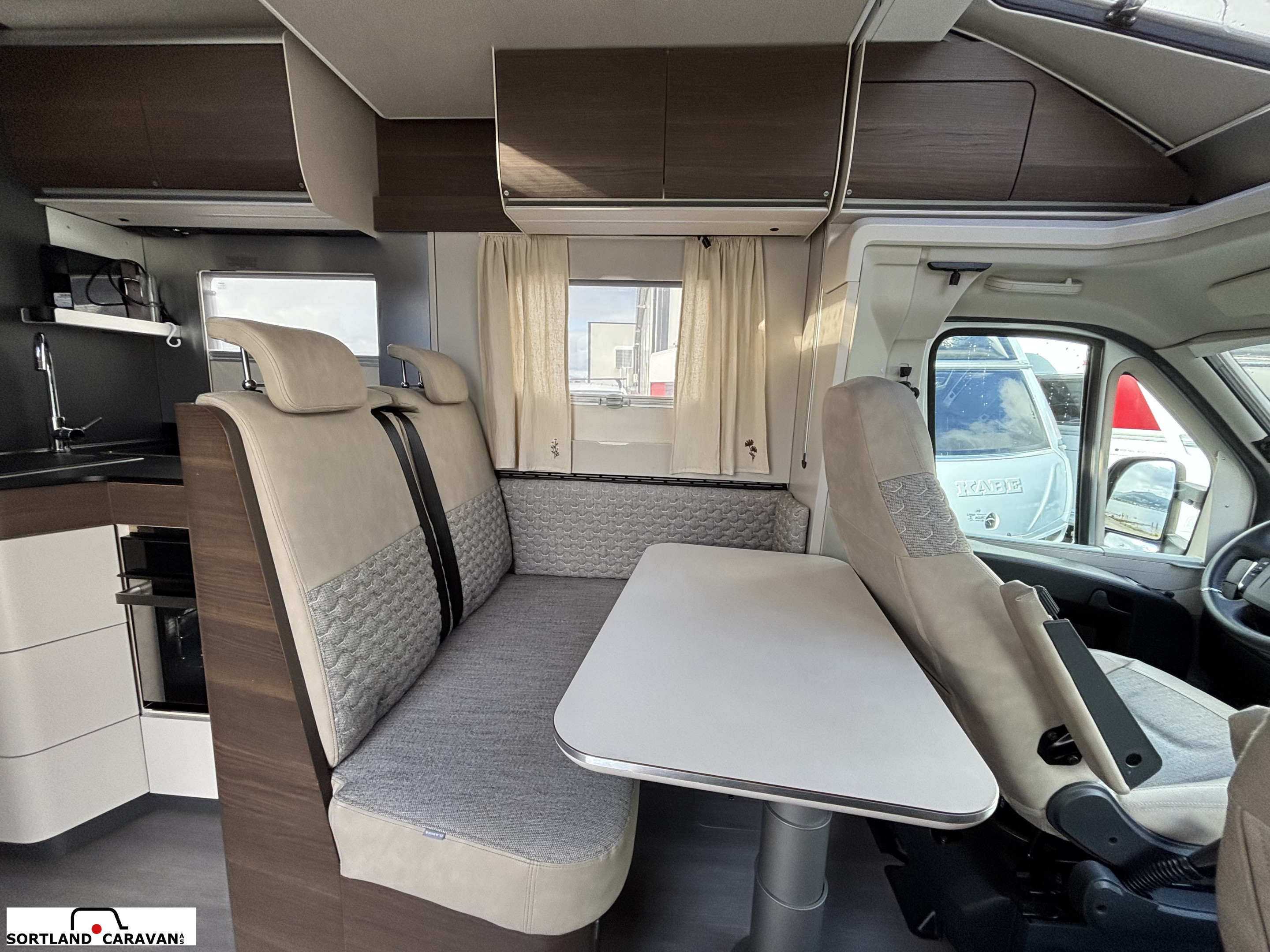 Adria matrix 670 sc m/hydrauliske støtteben - Adria
