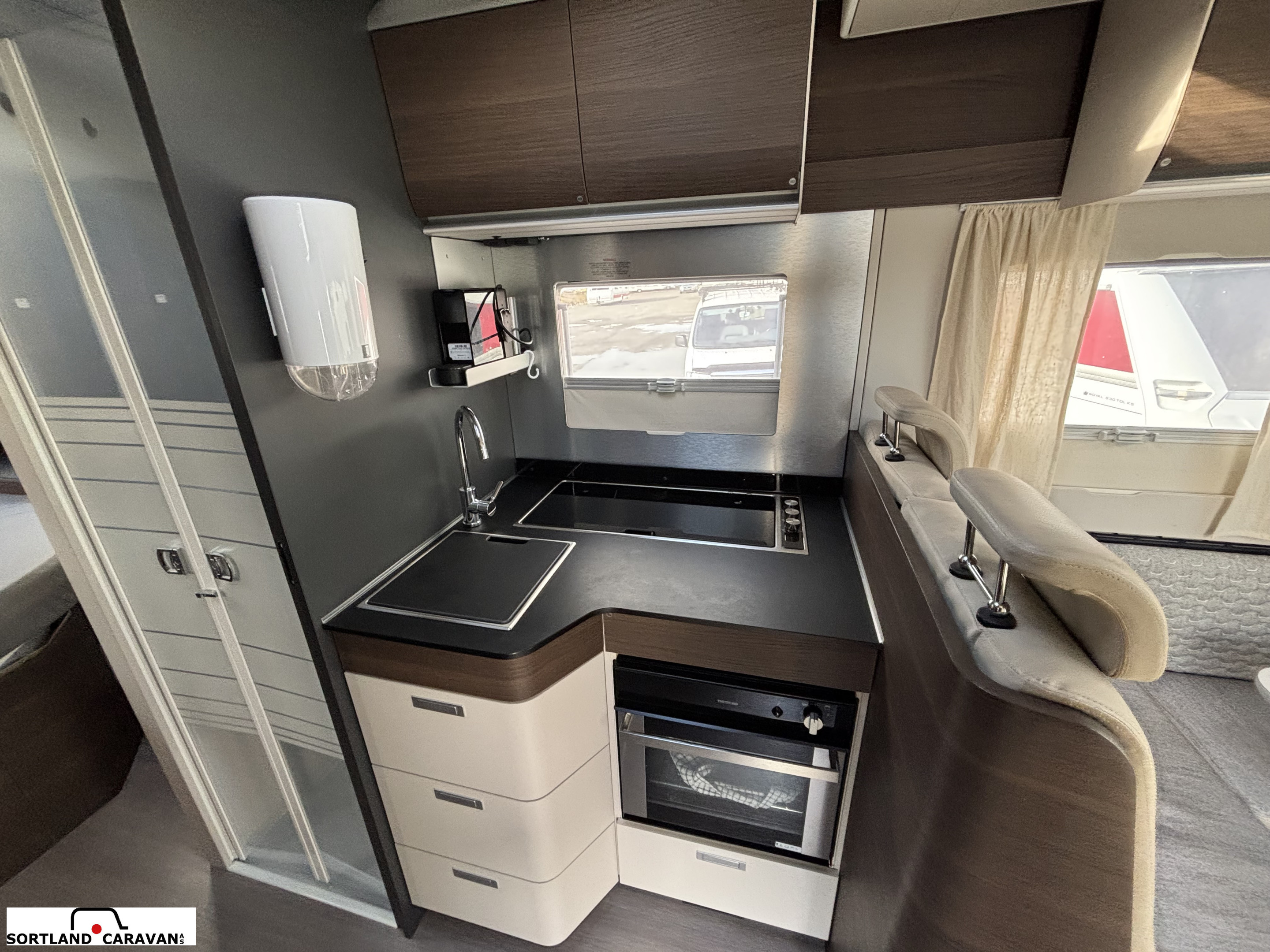 Adria matrix 670 sc m/hydrauliske støtteben - Adria