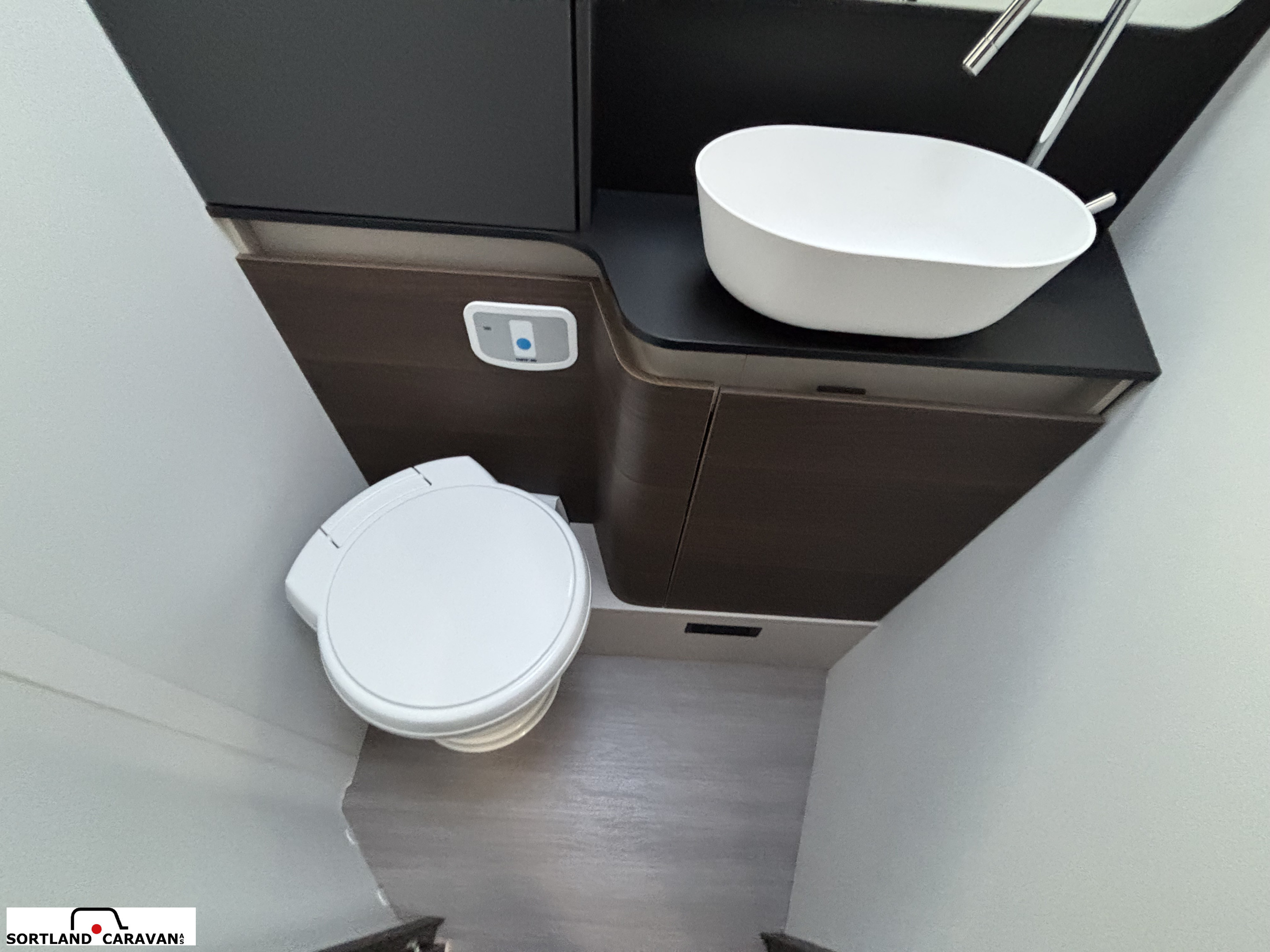 Adria matrix 670 sc m/hydrauliske støtteben - Adria