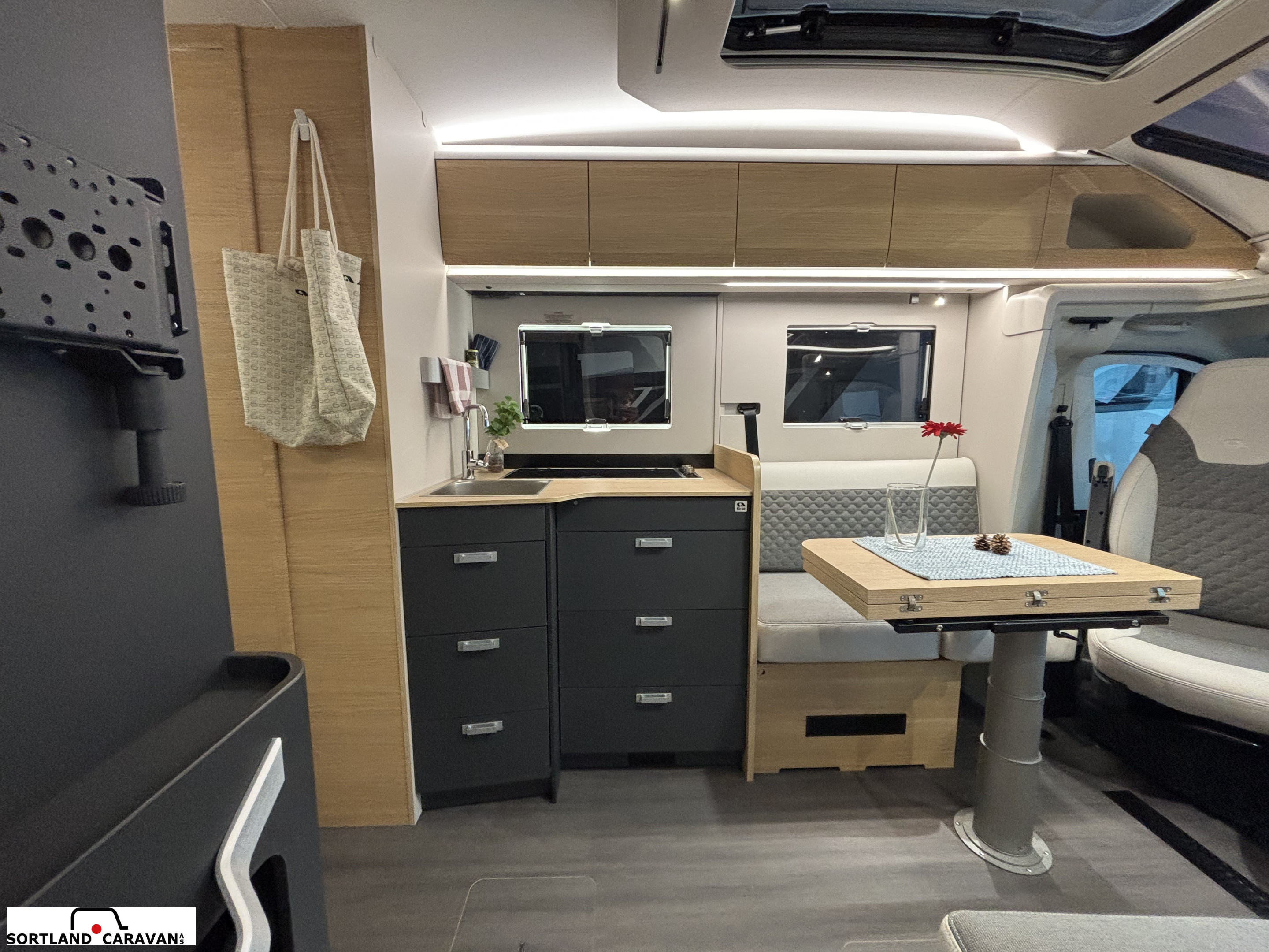 Adria CORAL 670 DL 60Y - Fiat MultiJet3 140HP (103kW) HD 35L - Adria