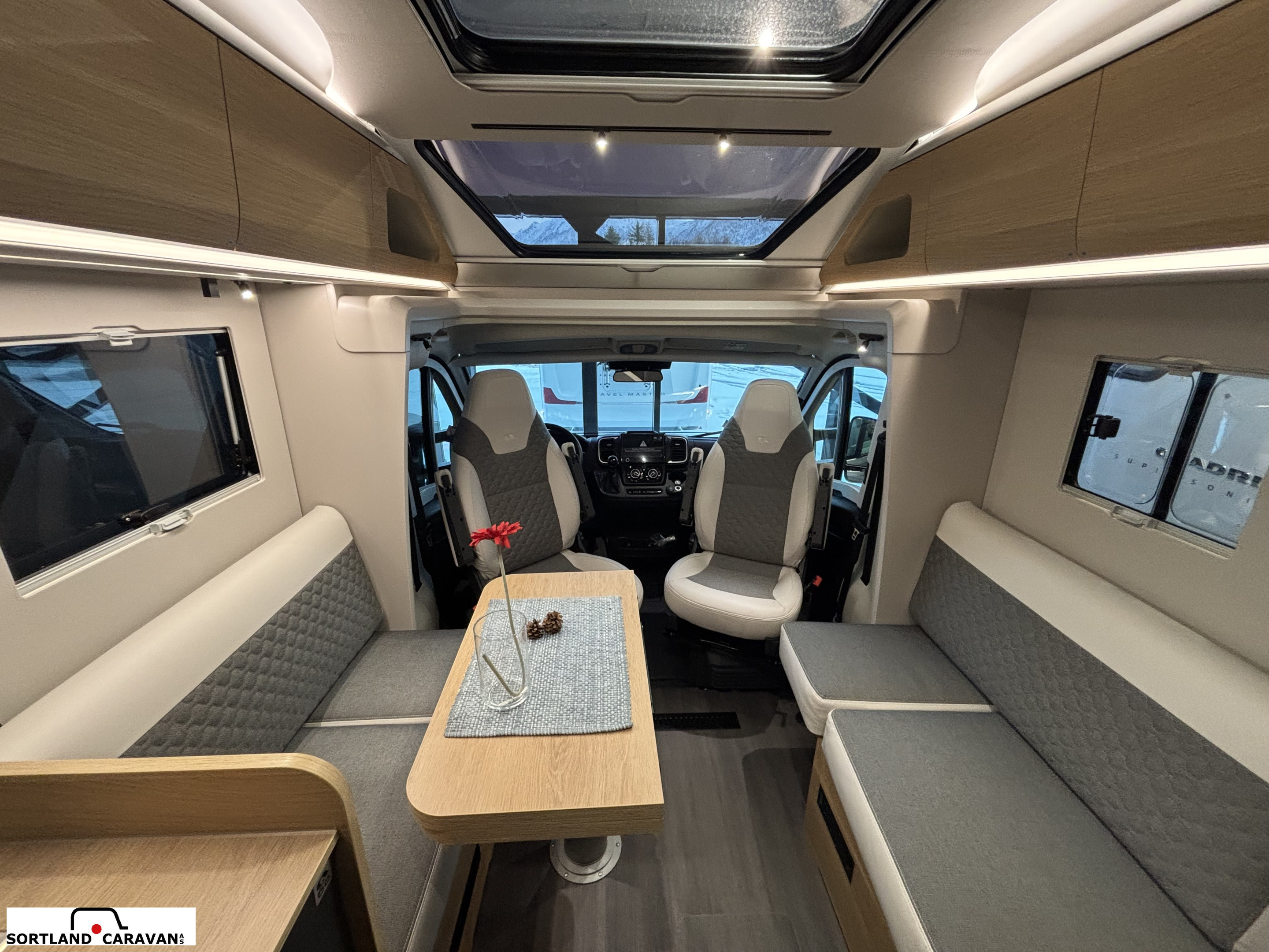 Adria CORAL 670 DL 60Y - Fiat MultiJet3 140HP (103kW) HD 35L - Adria