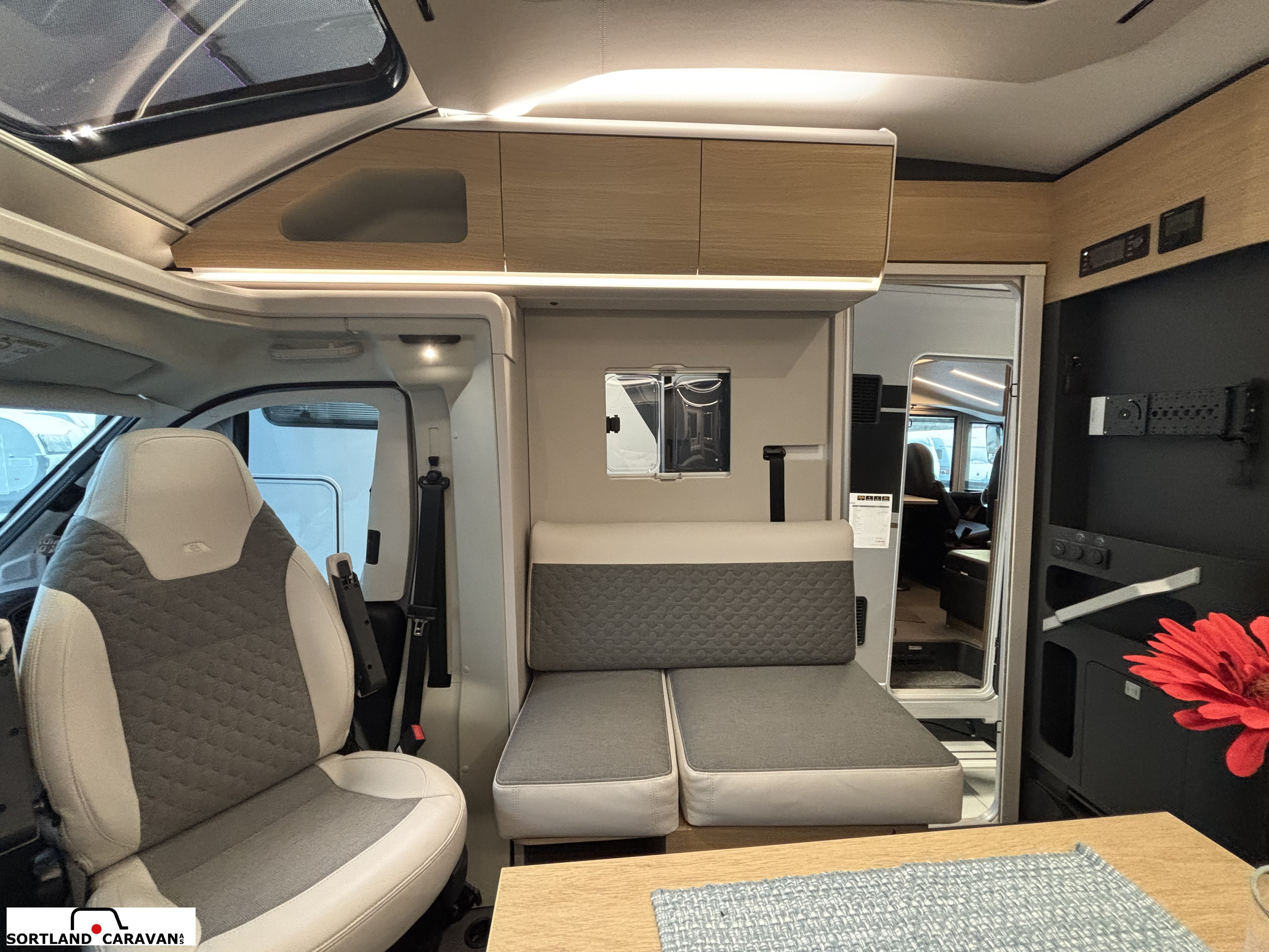 Adria CORAL 670 DL 60Y - Fiat MultiJet3 140HP (103kW) HD 35L - Adria