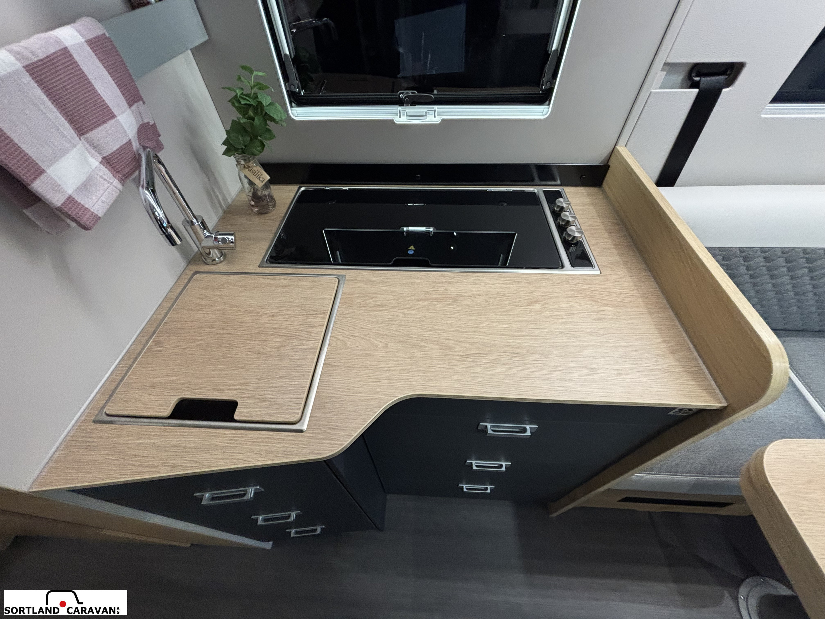 Adria CORAL 670 DL 60Y - Fiat MultiJet3 140HP (103kW) HD 35L - Adria