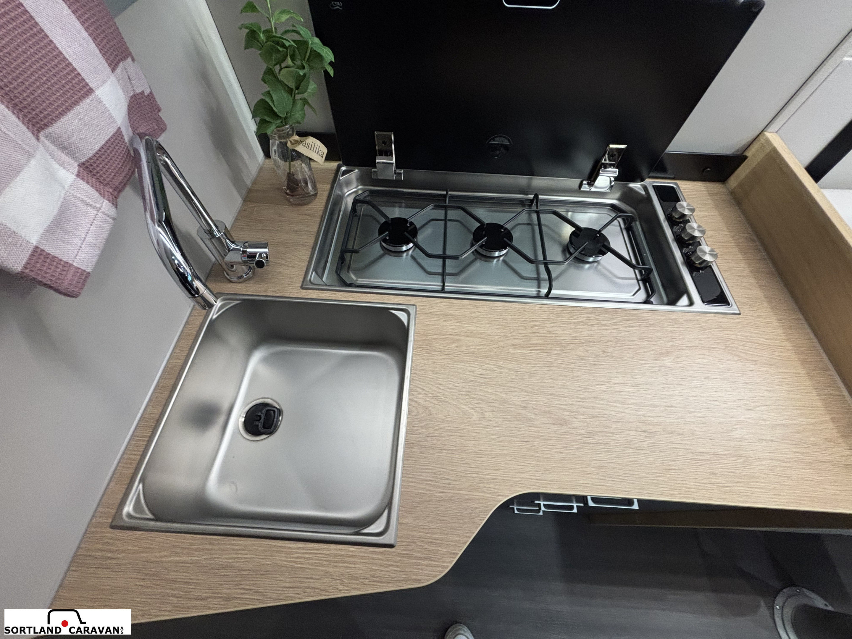 Adria CORAL 670 DL 60Y - Fiat MultiJet3 140HP (103kW) HD 35L - Adria