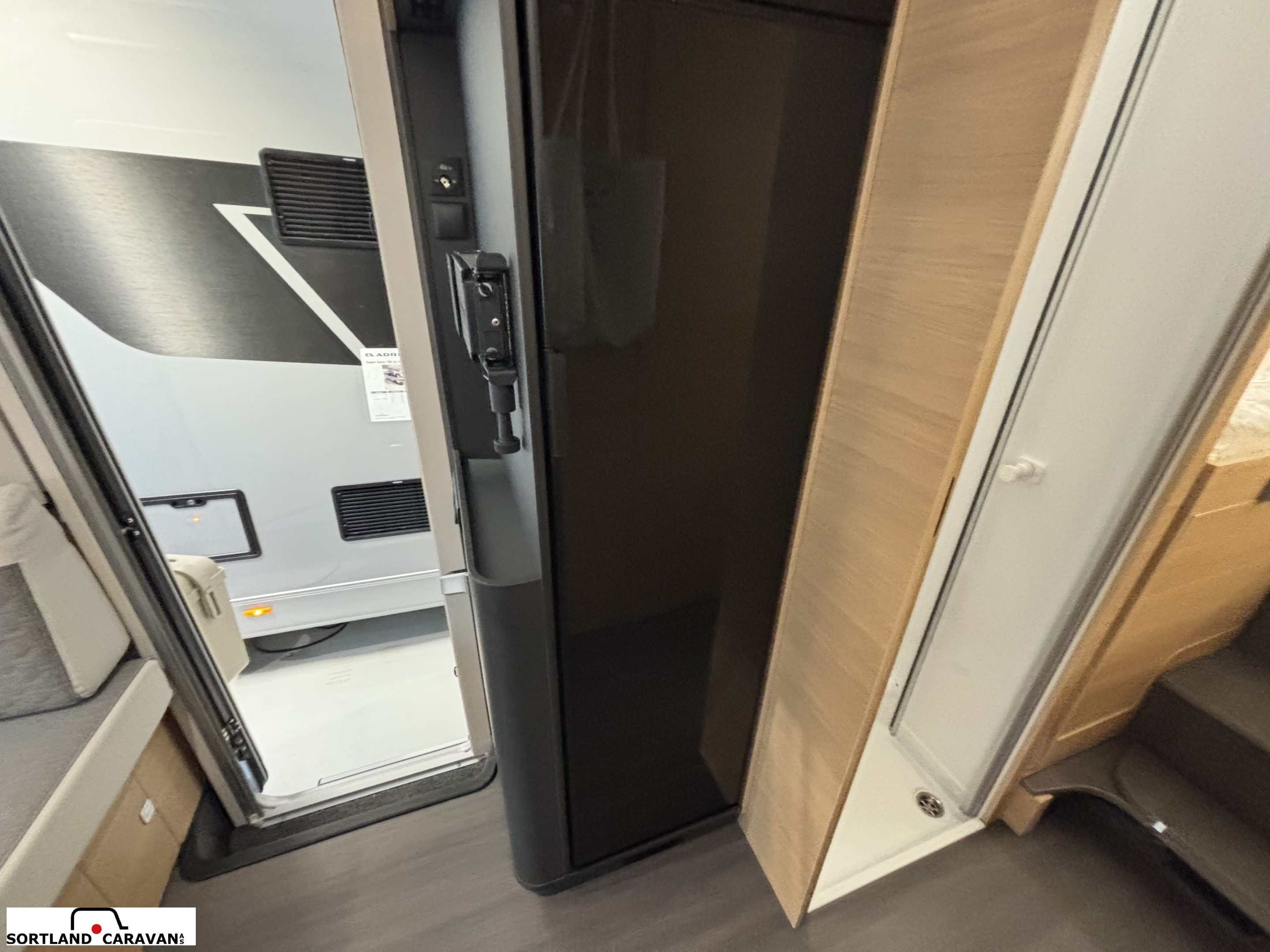 Adria CORAL 670 DL 60Y - Fiat MultiJet3 140HP (103kW) HD 35L - Adria