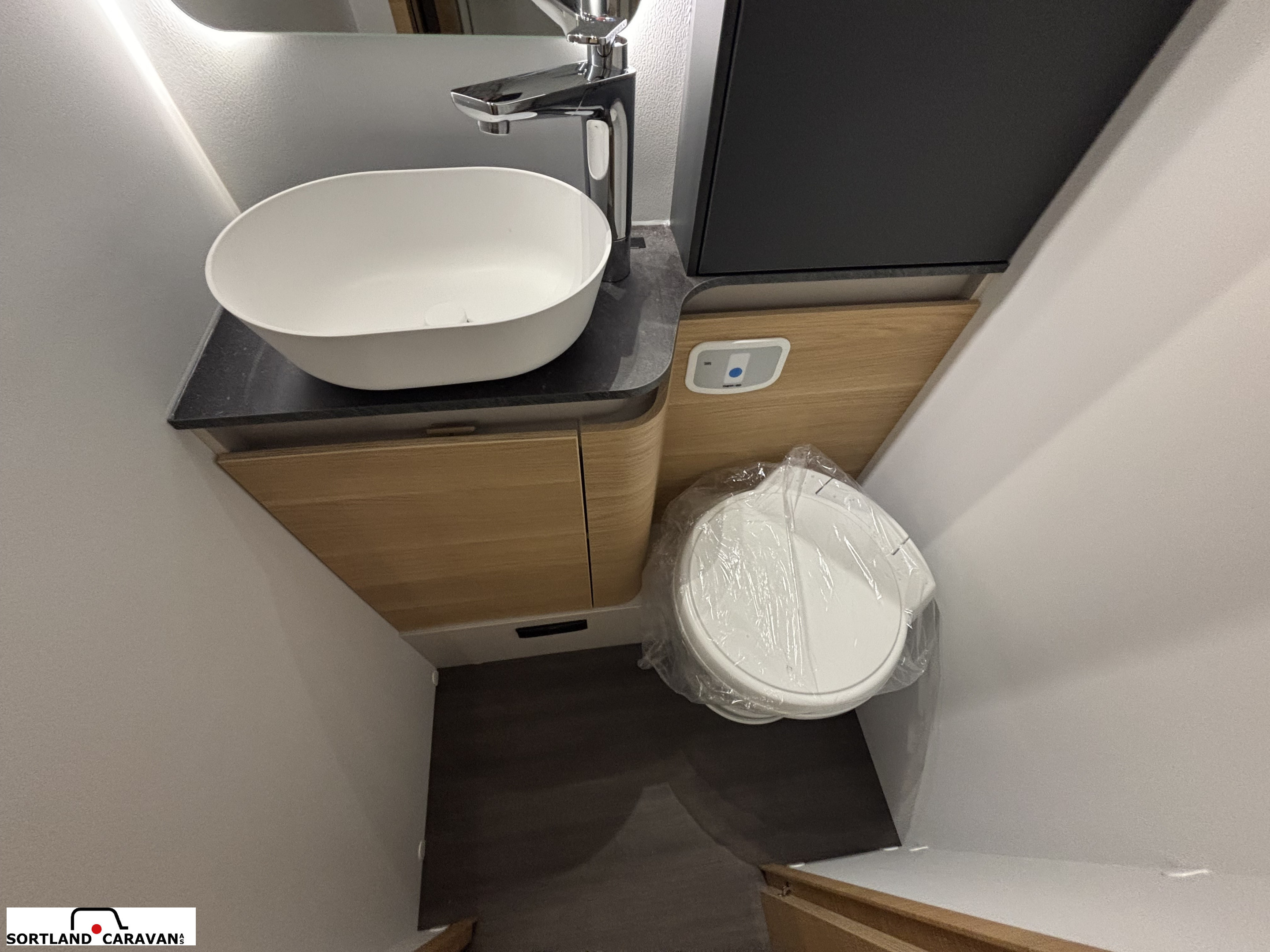 Adria CORAL 670 DL 60Y - Fiat MultiJet3 140HP (103kW) HD 35L - Adria