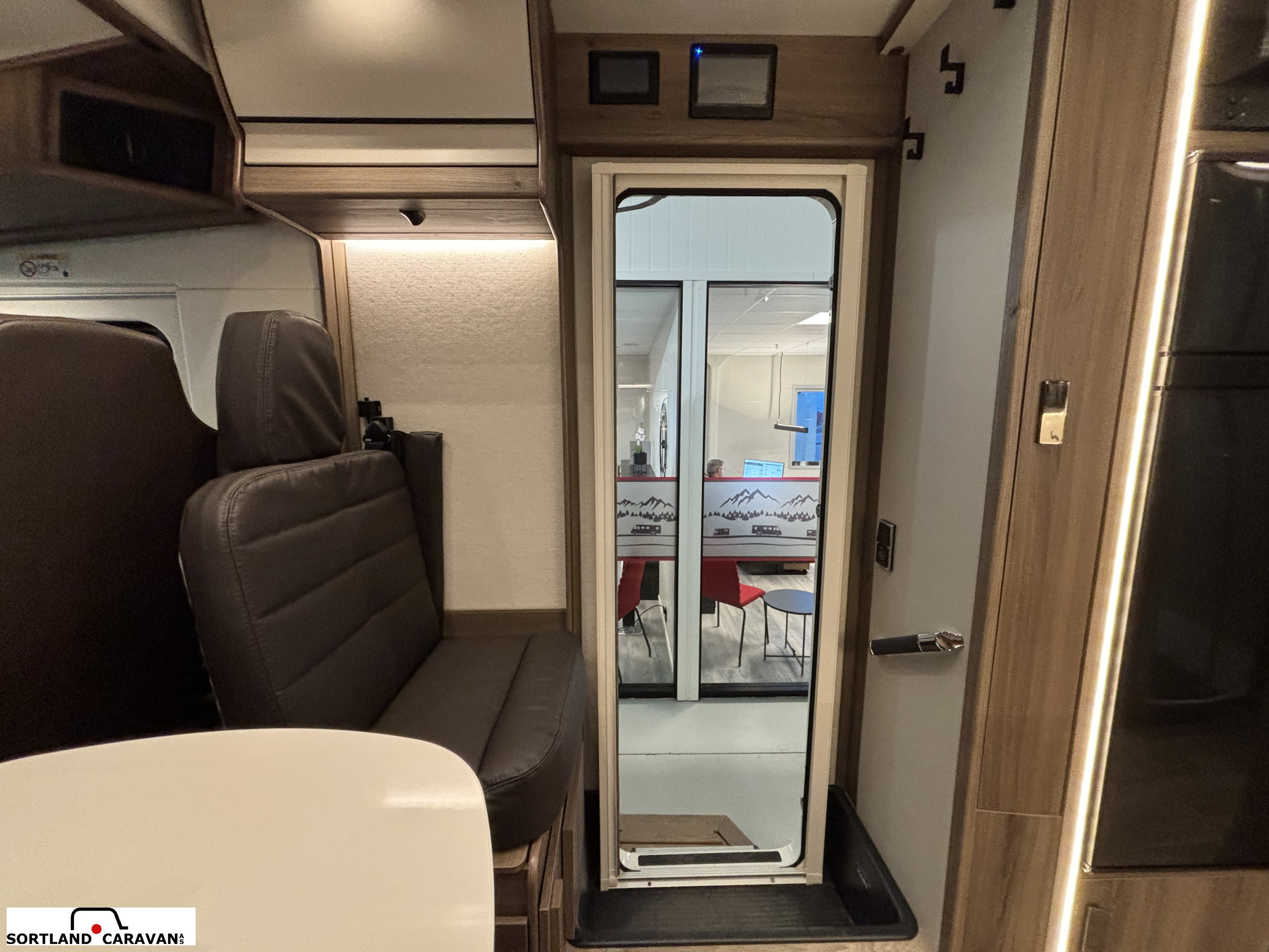 KABE TMI I810 R LGB Overståer kampanje - KABE