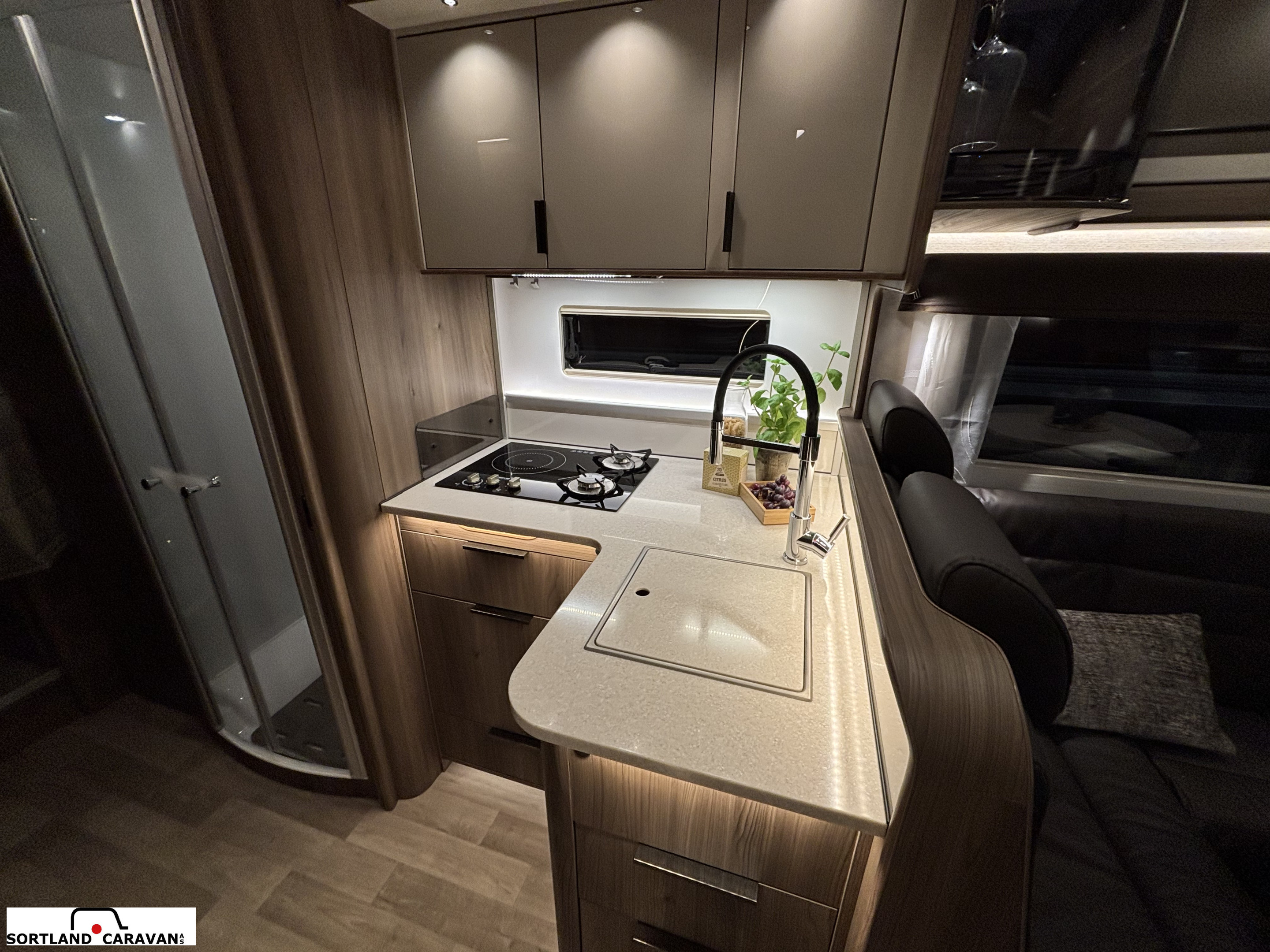 KABE TMI I810 R LGB Overståer kampanje - KABE