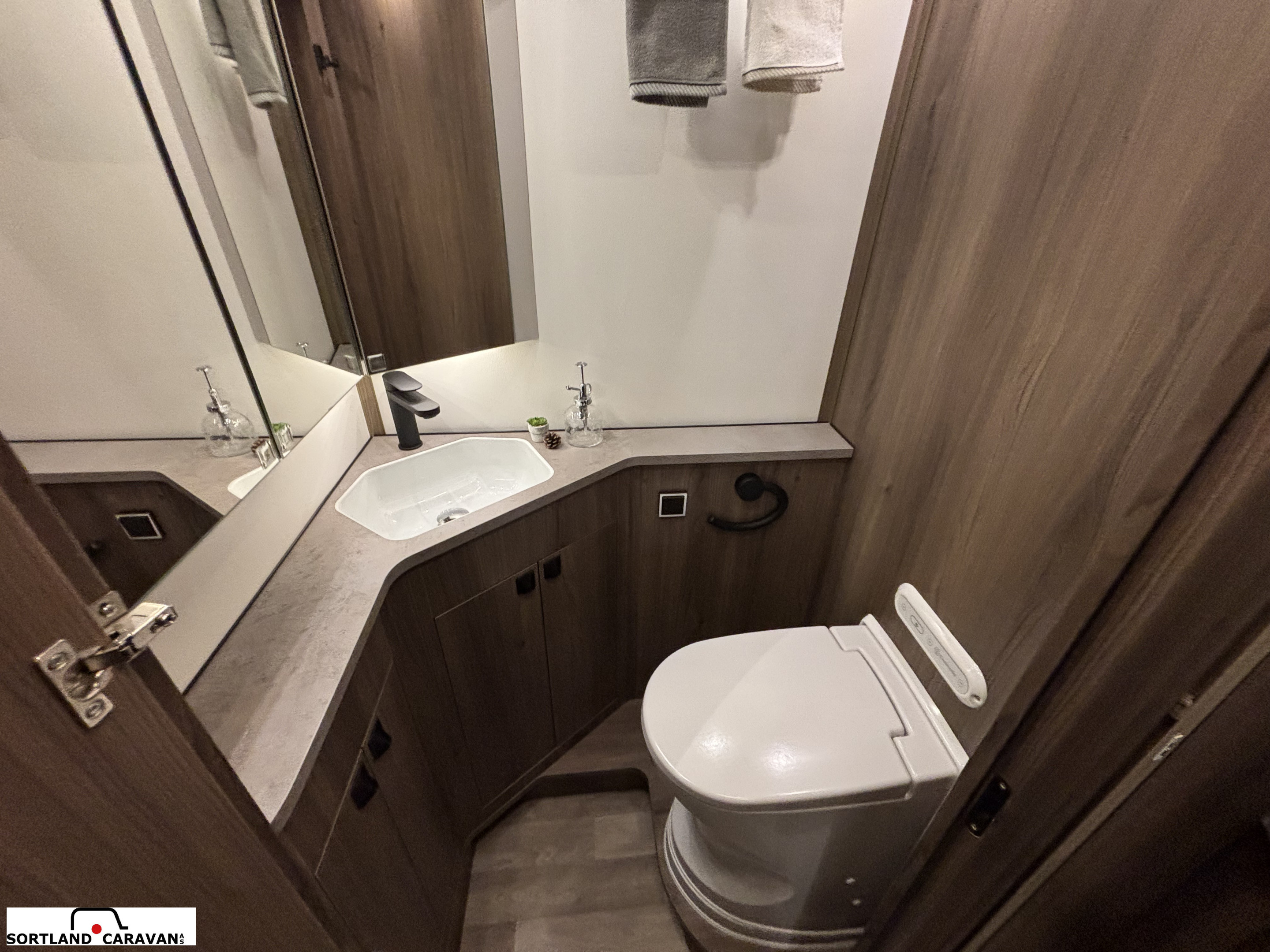 KABE TMI I810 R LGB Overståer kampanje - KABE