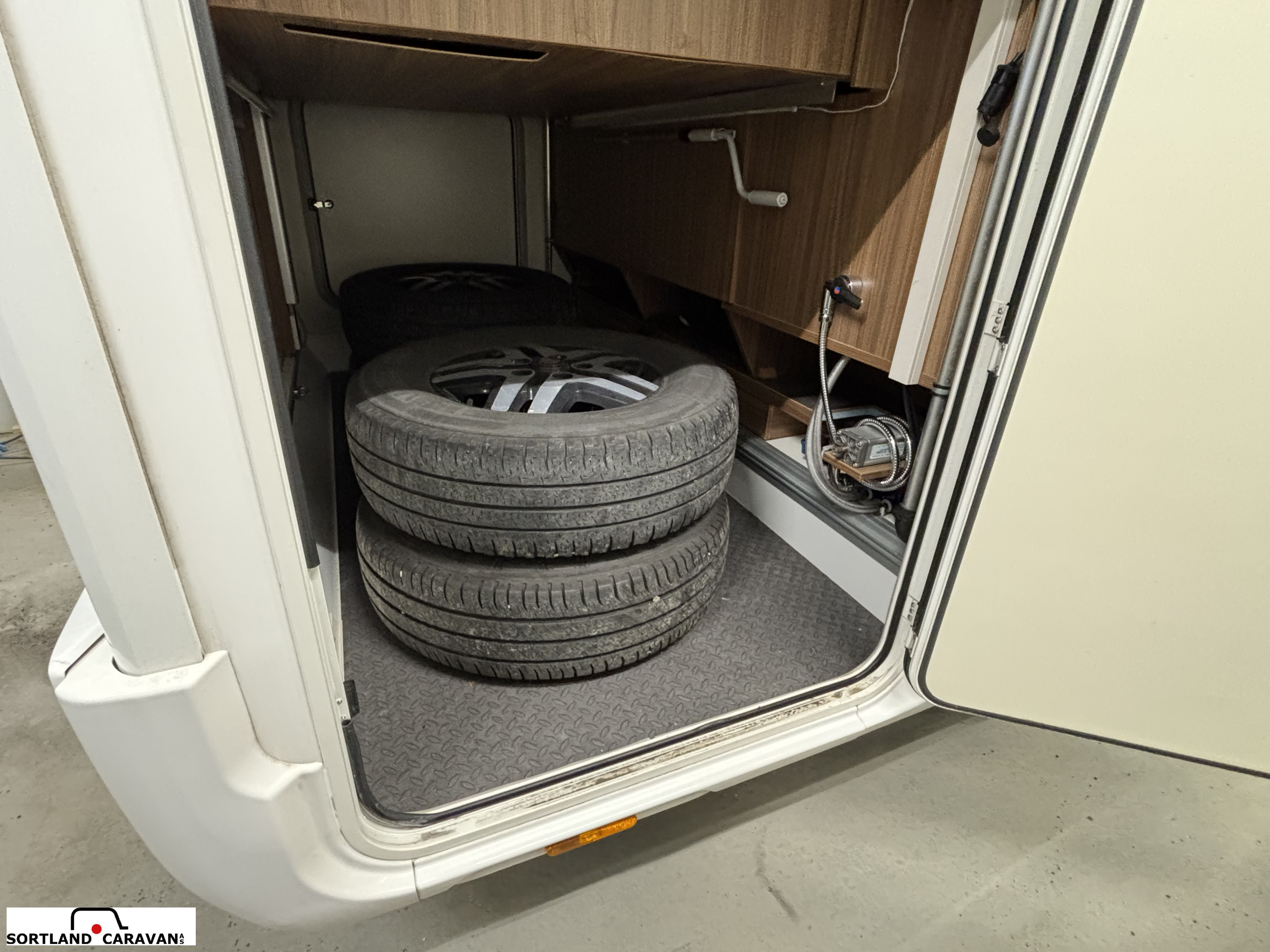 Eura Mobil IL 725 QB - Eura Mobil