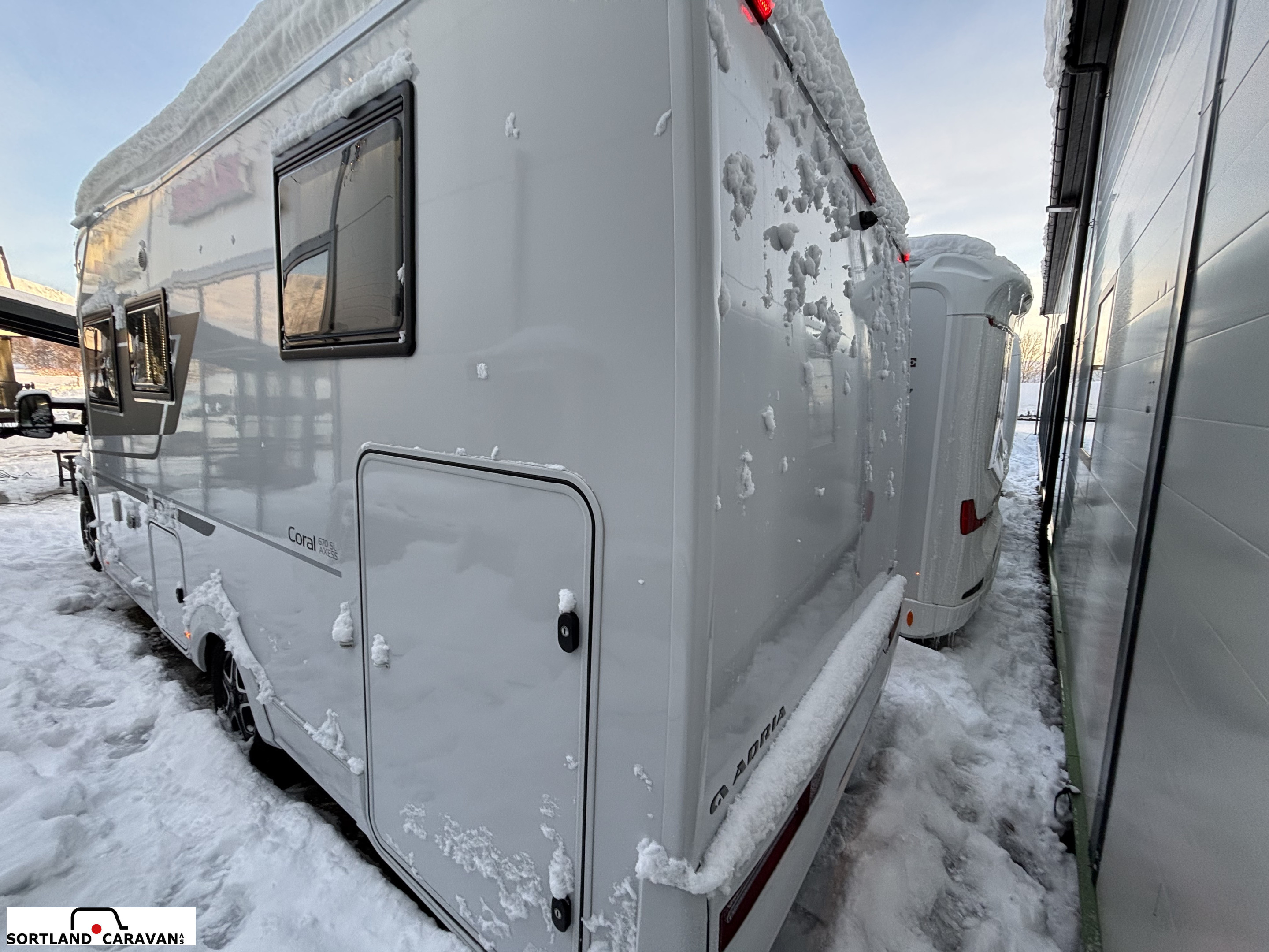 Adria CORAL AXESS 670 SL - CITROEN BlueHDi 2,2 140HP (103kW) 35L - Adria