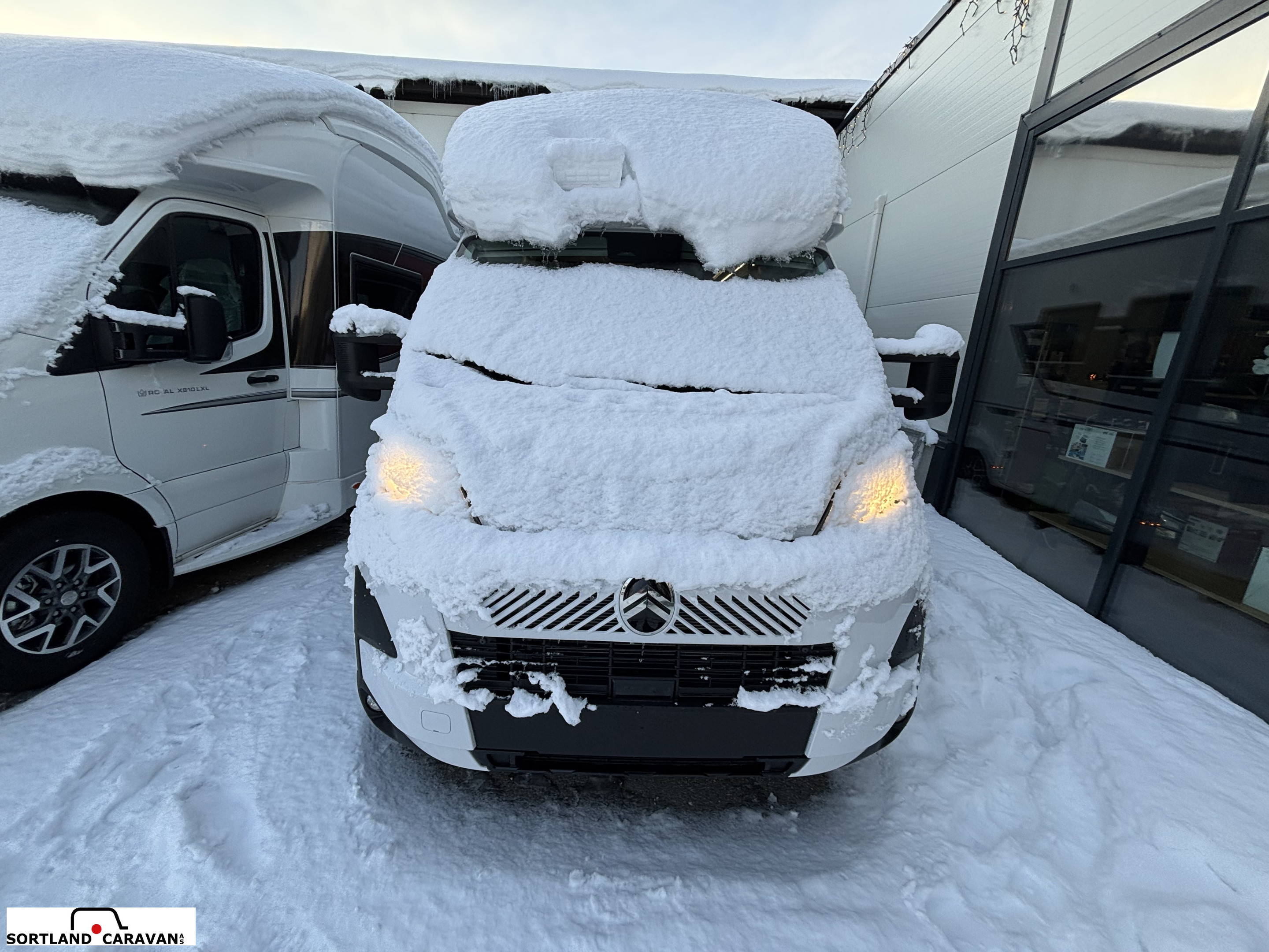 Adria CORAL AXESS 670 SL - CITROEN BlueHDi 2,2 140HP (103kW) 35L - Adria