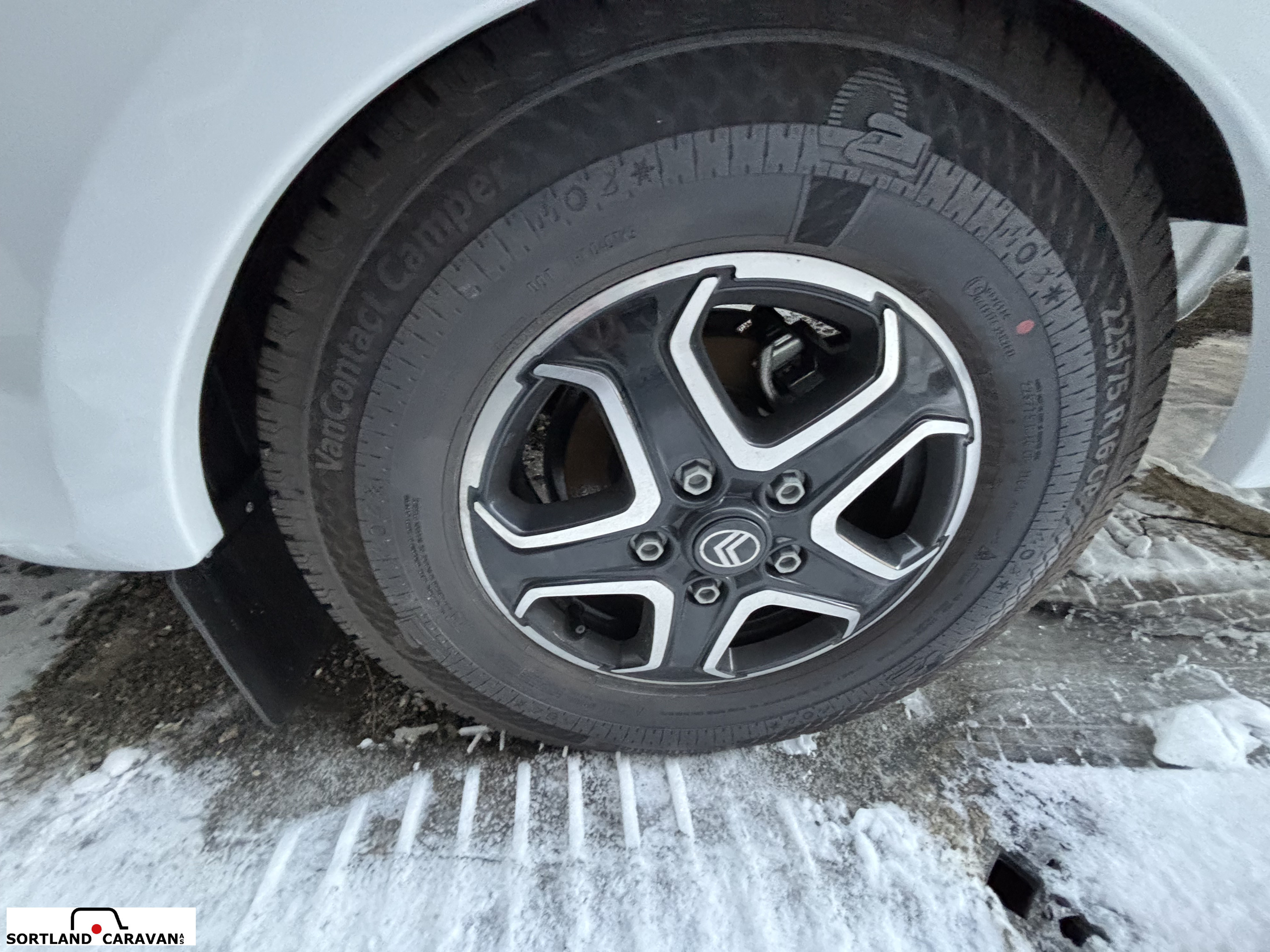 Adria CORAL AXESS 670 SL - CITROEN BlueHDi 2,2 140HP (103kW) 35L - Adria