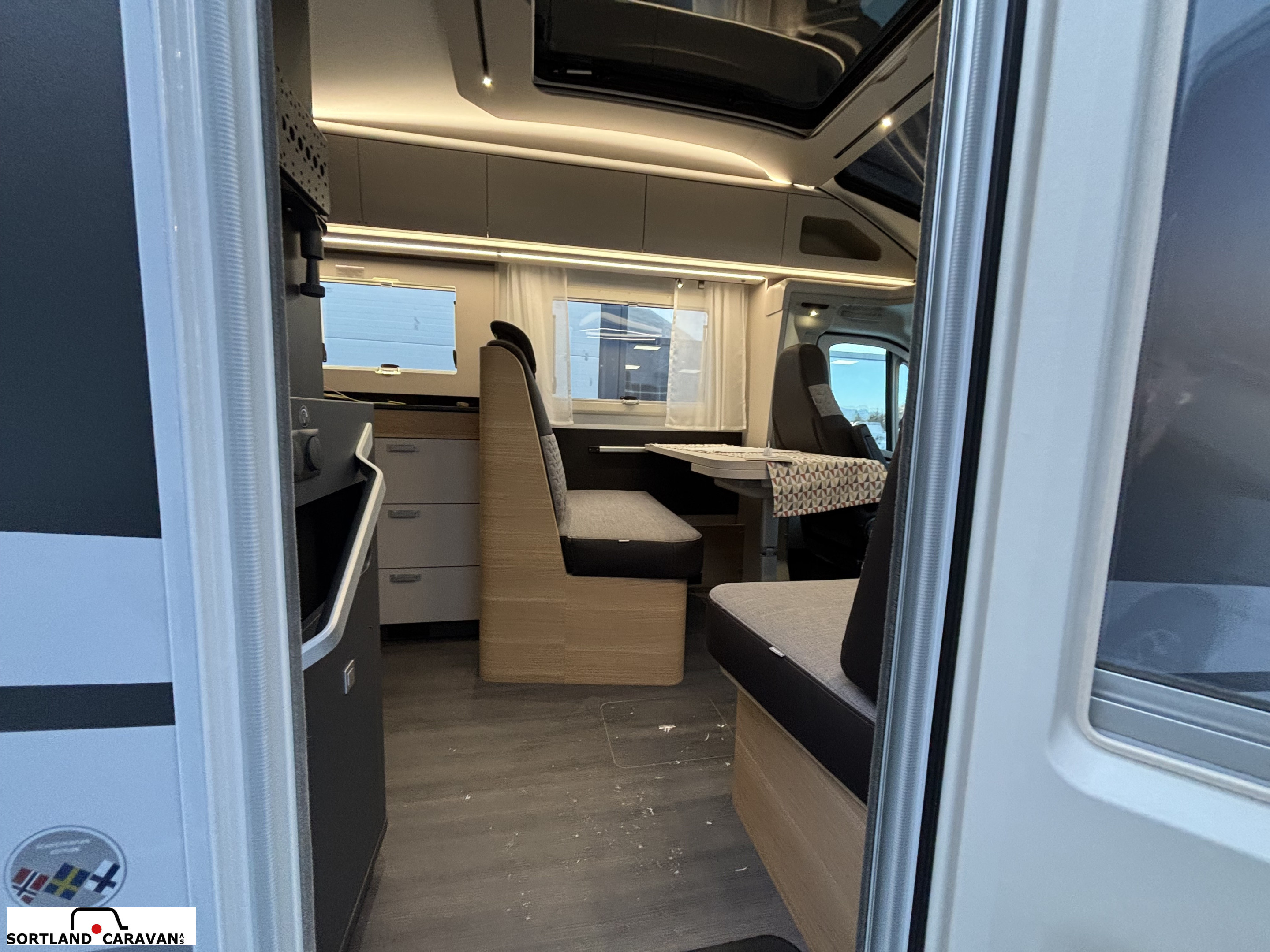 Adria CORAL AXESS 670 SL - CITROEN BlueHDi 2,2 140HP (103kW) 35L - Adria