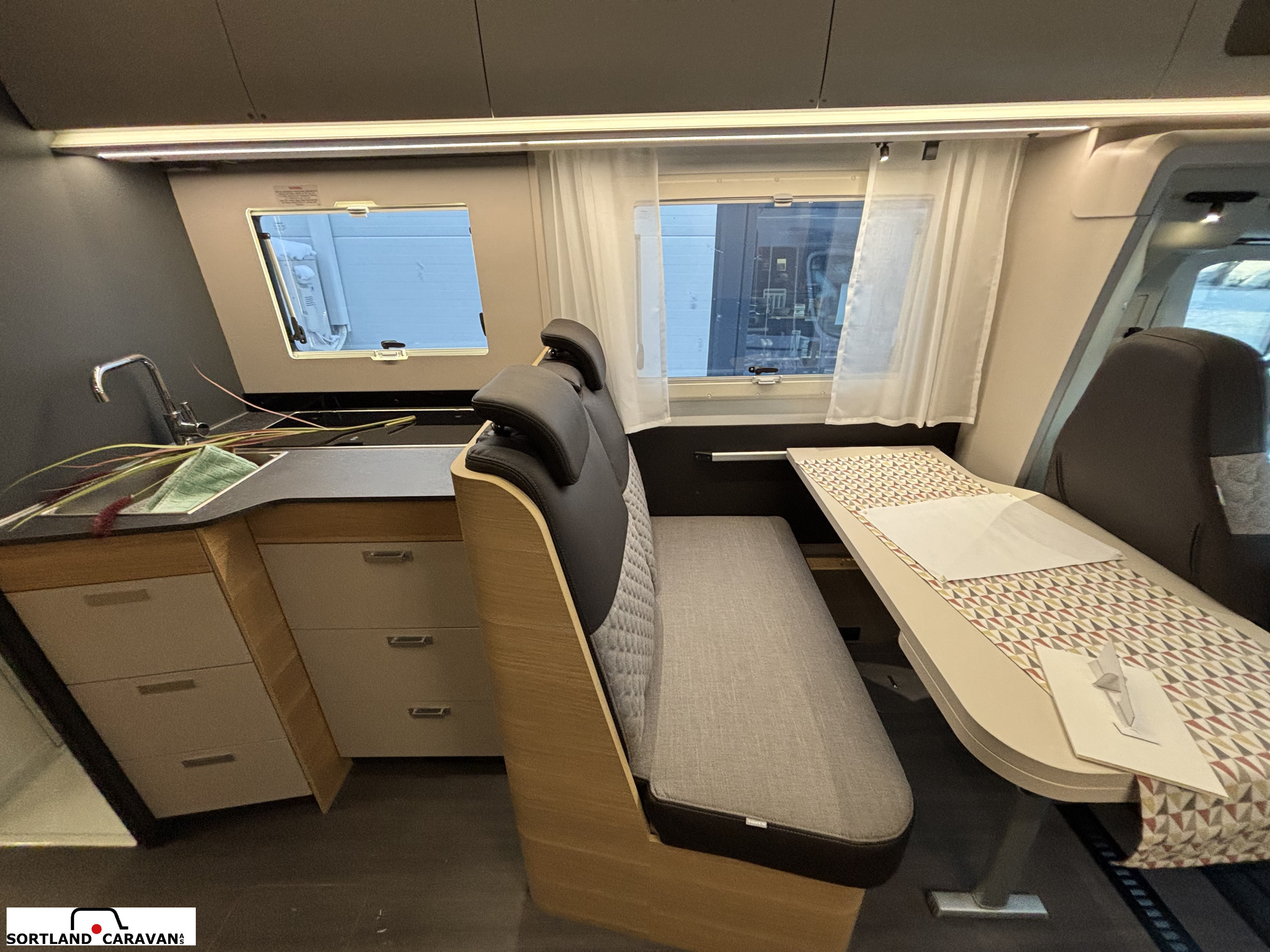 Adria CORAL AXESS 670 SL - CITROEN BlueHDi 2,2 140HP (103kW) 35L - Adria