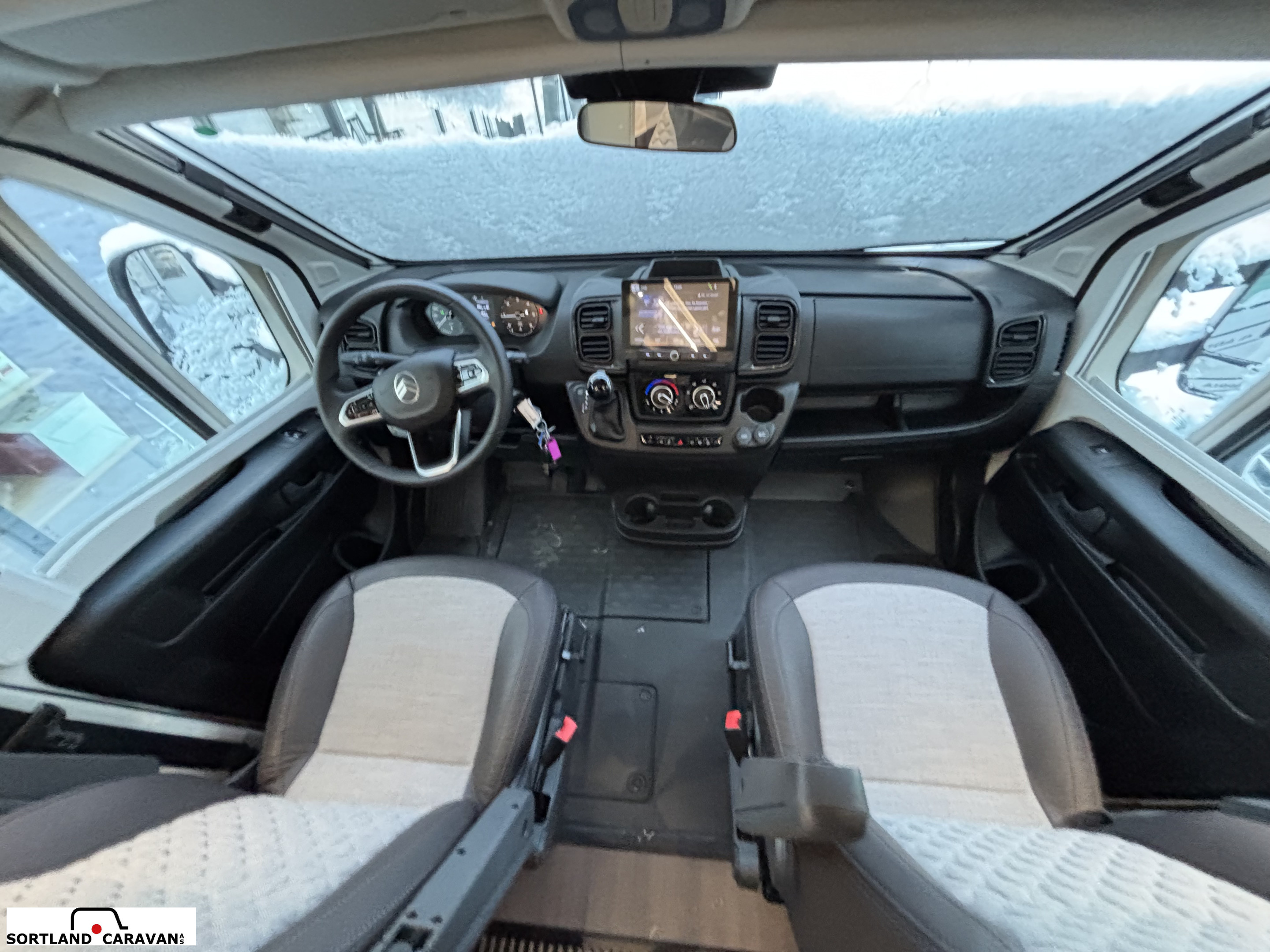 Adria CORAL AXESS 670 SL - CITROEN BlueHDi 2,2 140HP (103kW) 35L - Adria