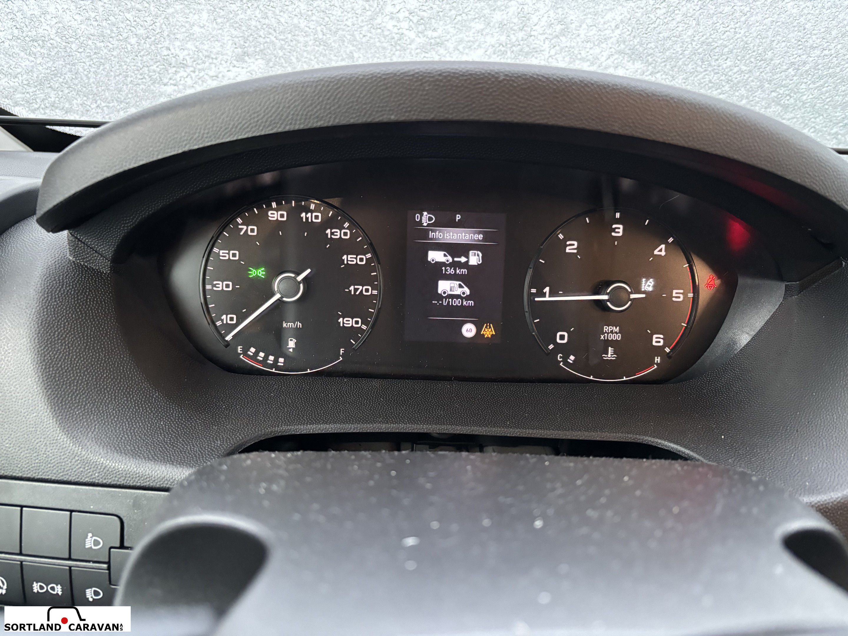 Adria CORAL AXESS 670 SL - CITROEN BlueHDi 2,2 140HP (103kW) 35L - Adria