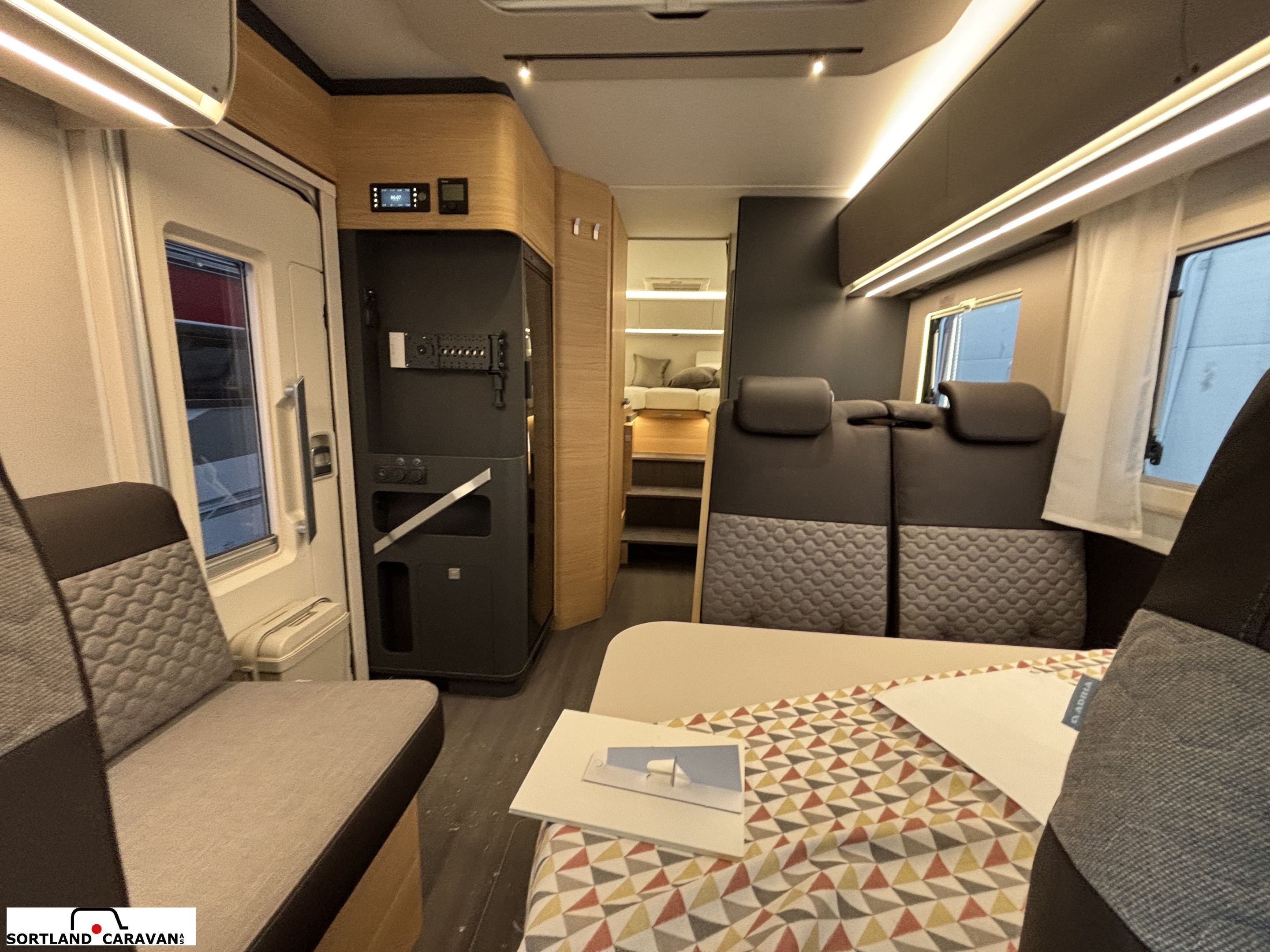 Adria CORAL AXESS 670 SL - CITROEN BlueHDi 2,2 140HP (103kW) 35L - Adria