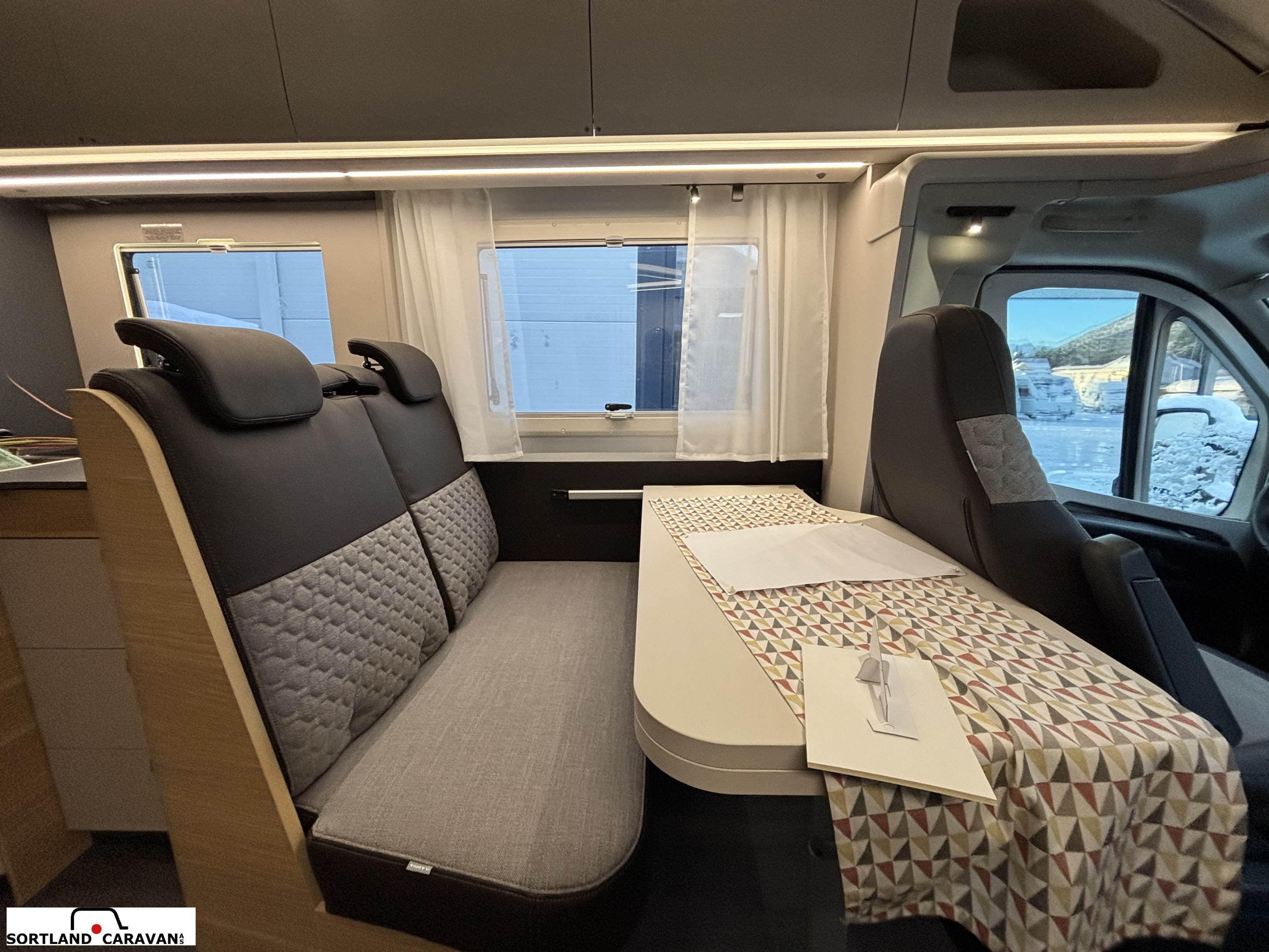 Adria CORAL AXESS 670 SL - CITROEN BlueHDi 2,2 140HP (103kW) 35L - Adria