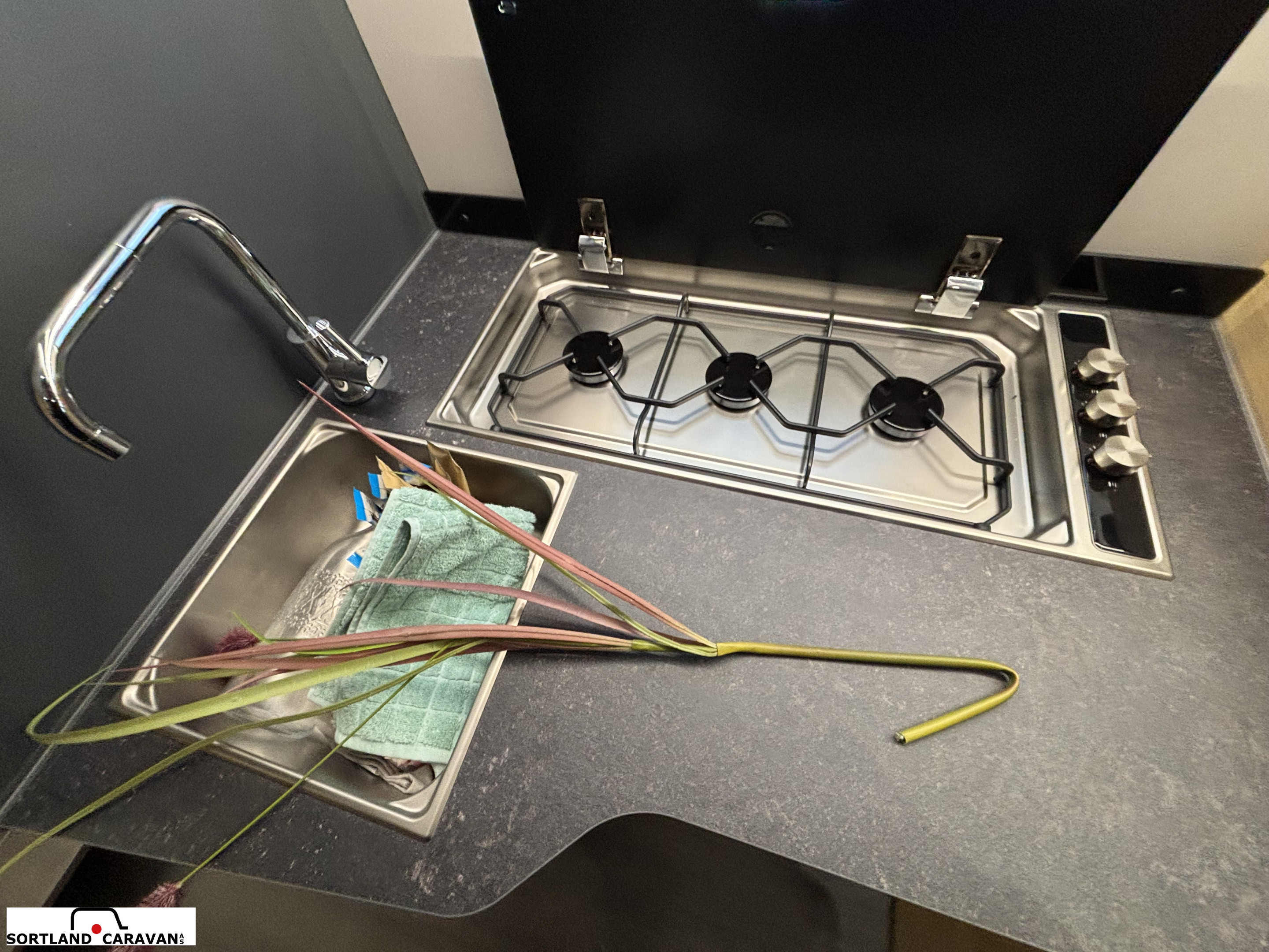 Adria CORAL AXESS 670 SL - CITROEN BlueHDi 2,2 140HP (103kW) 35L - Adria