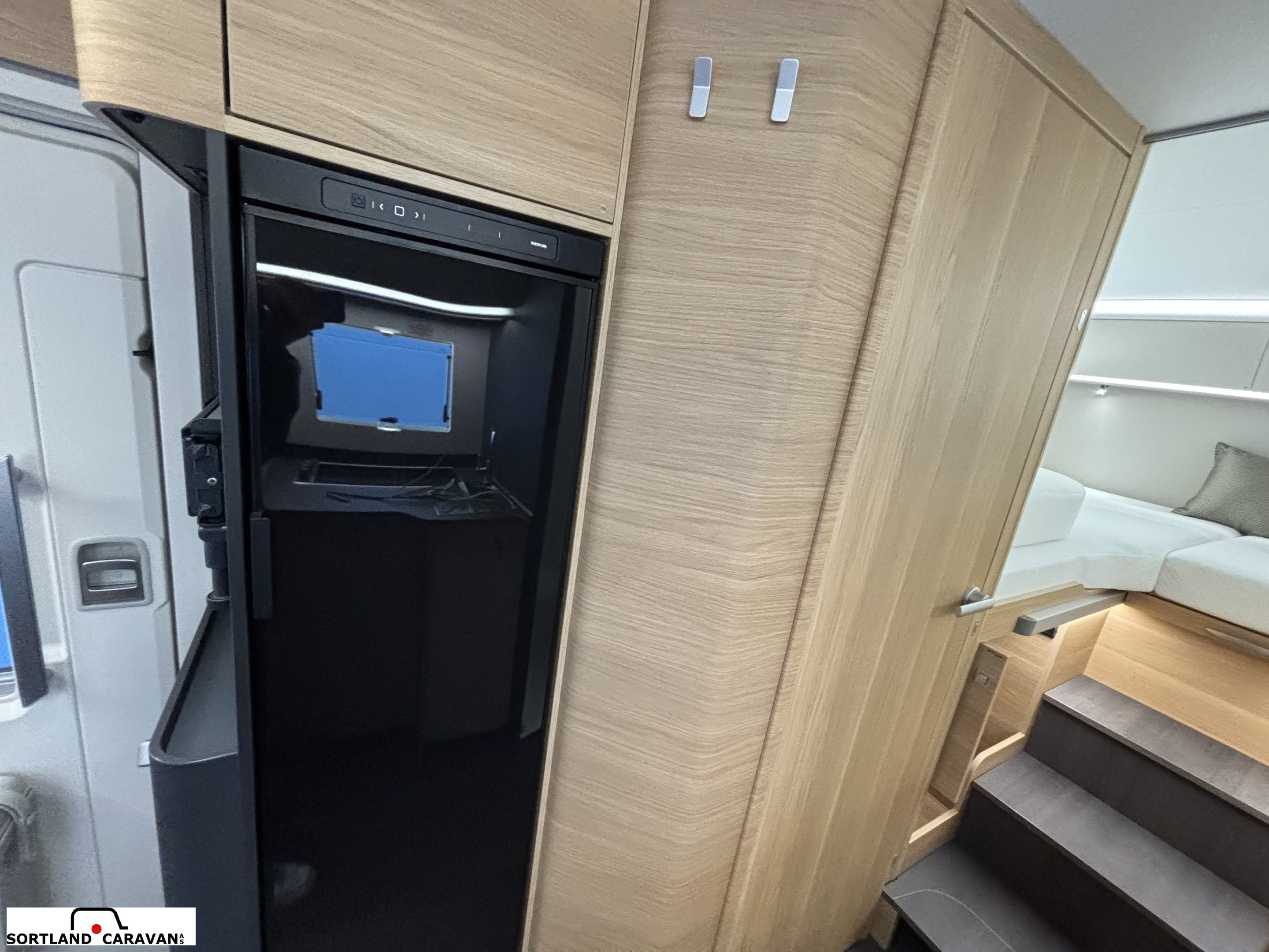 Adria CORAL AXESS 670 SL - CITROEN BlueHDi 2,2 140HP (103kW) 35L - Adria