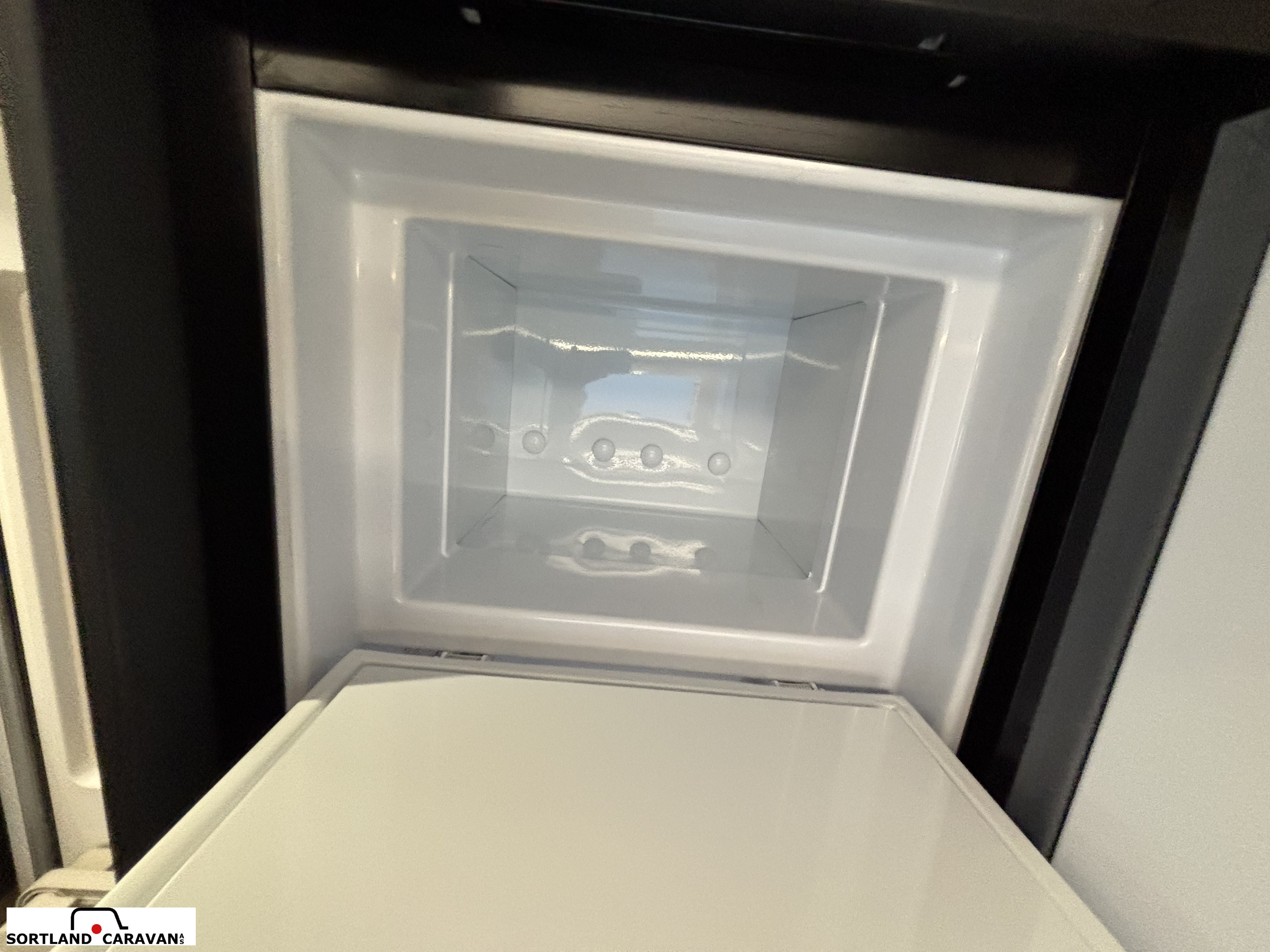 Adria CORAL AXESS 670 SL - CITROEN BlueHDi 2,2 140HP (103kW) 35L - Adria