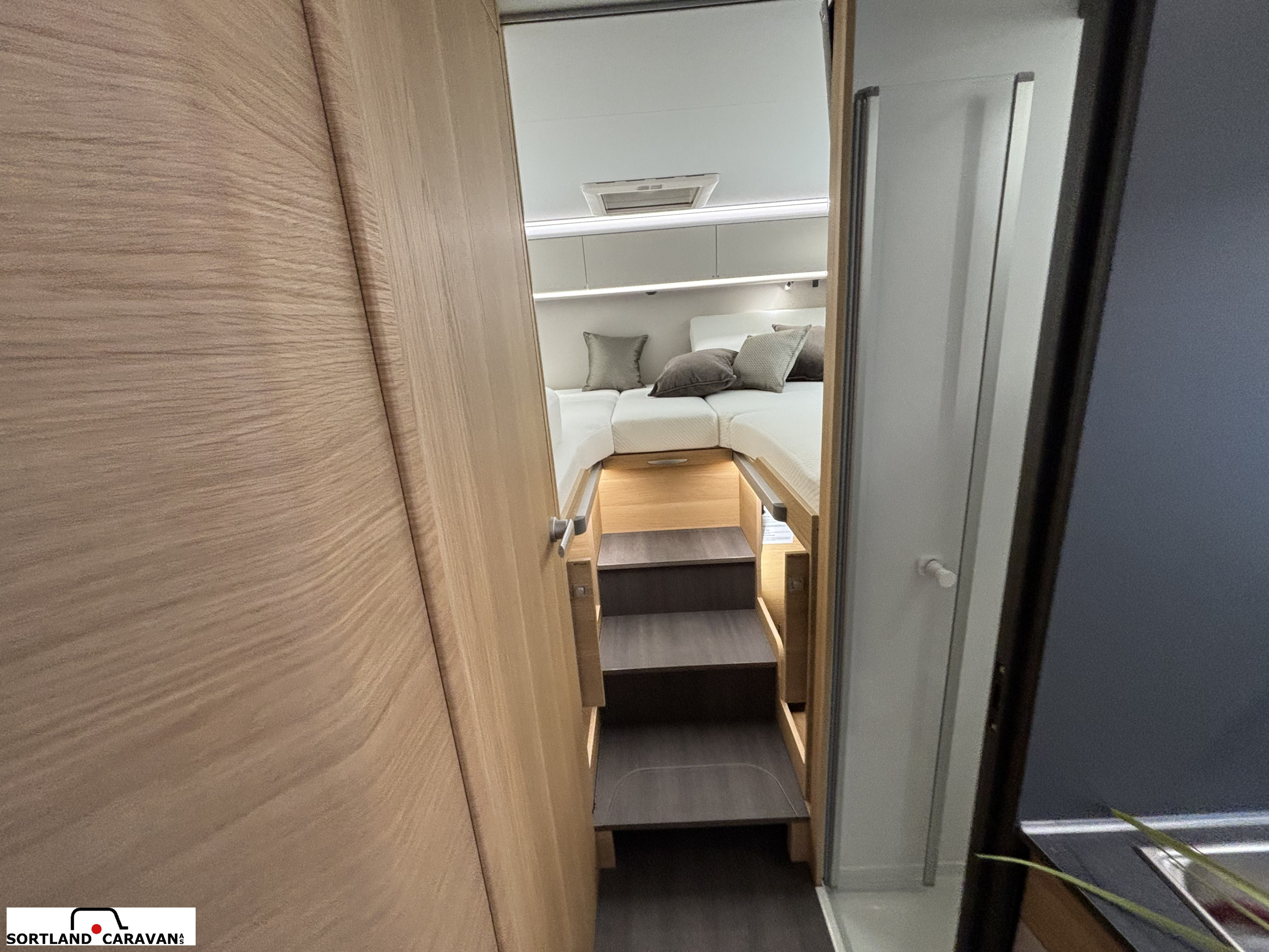 Adria CORAL AXESS 670 SL - CITROEN BlueHDi 2,2 140HP (103kW) 35L - Adria