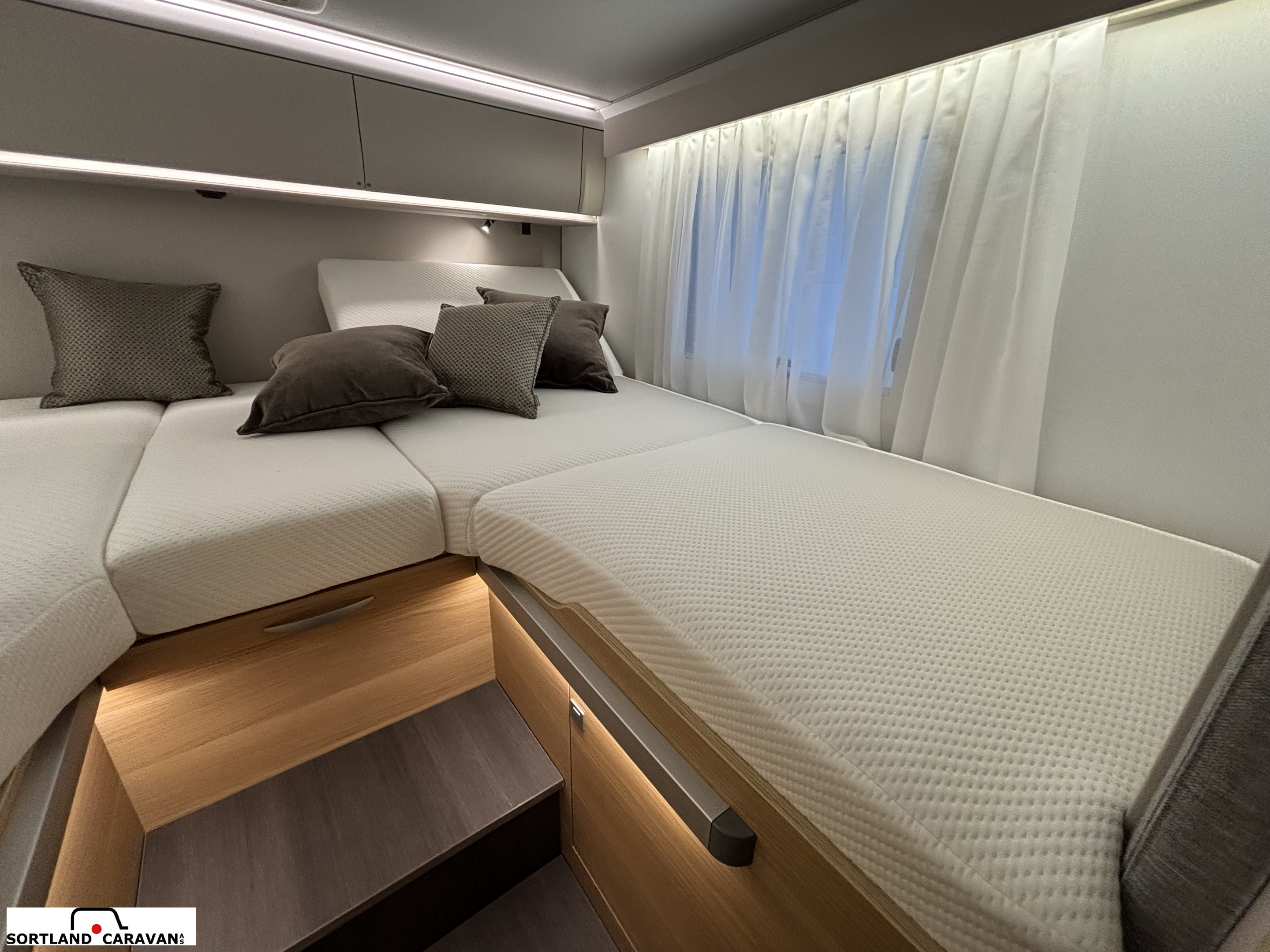 Adria CORAL AXESS 670 SL - CITROEN BlueHDi 2,2 140HP (103kW) 35L - Adria