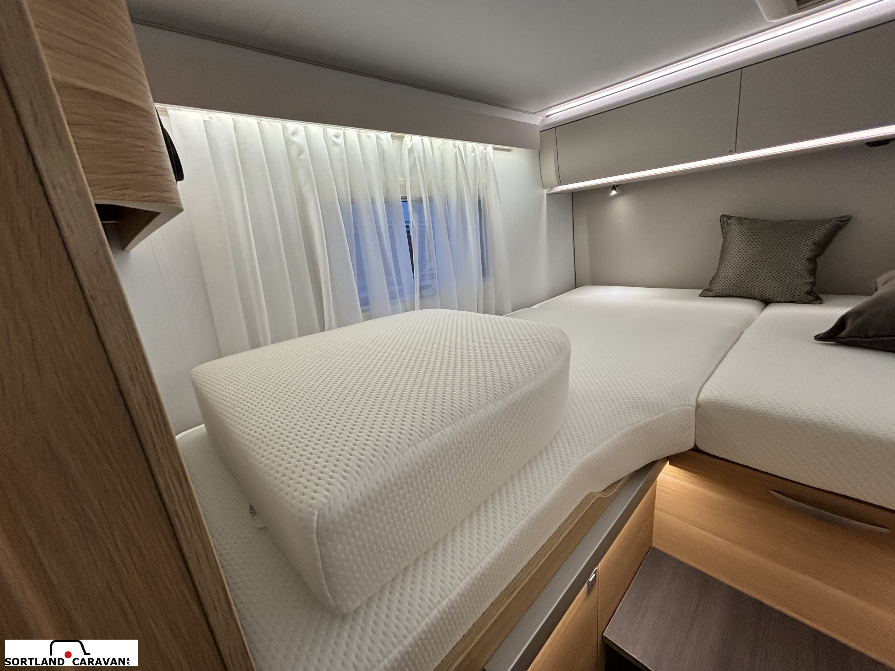 Adria CORAL AXESS 670 SL - CITROEN BlueHDi 2,2 140HP (103kW) 35L - Adria