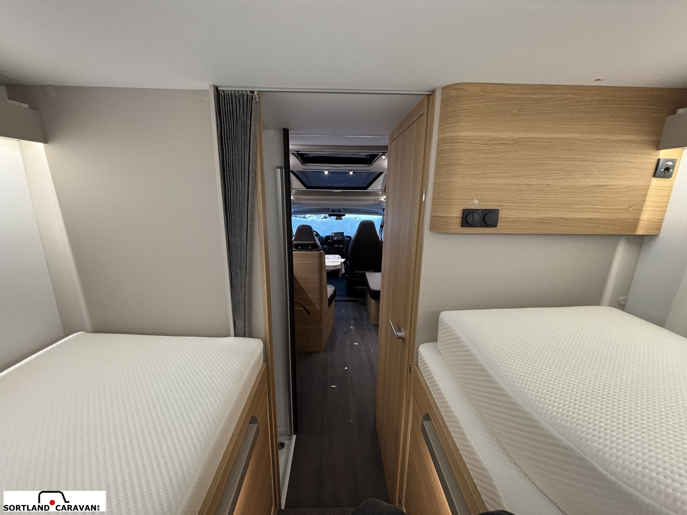 Adria CORAL AXESS 670 SL - CITROEN BlueHDi 2,2 140HP (103kW) 35L - Adria