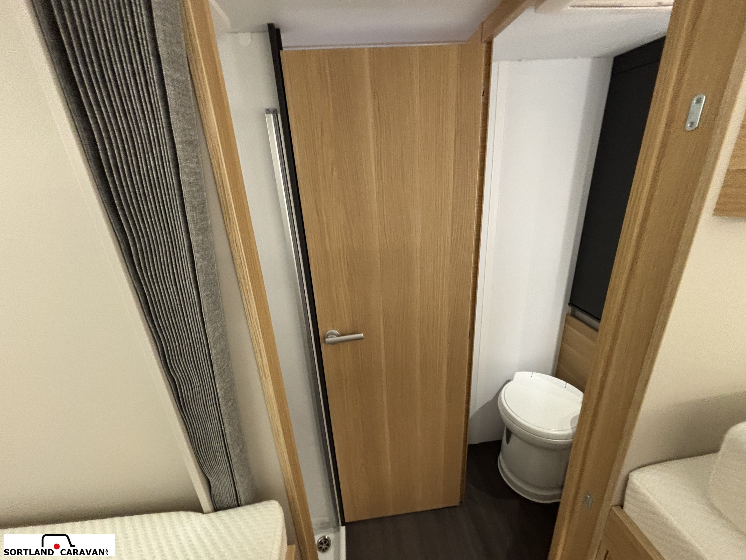 Adria CORAL AXESS 670 SL - CITROEN BlueHDi 2,2 140HP (103kW) 35L - Adria